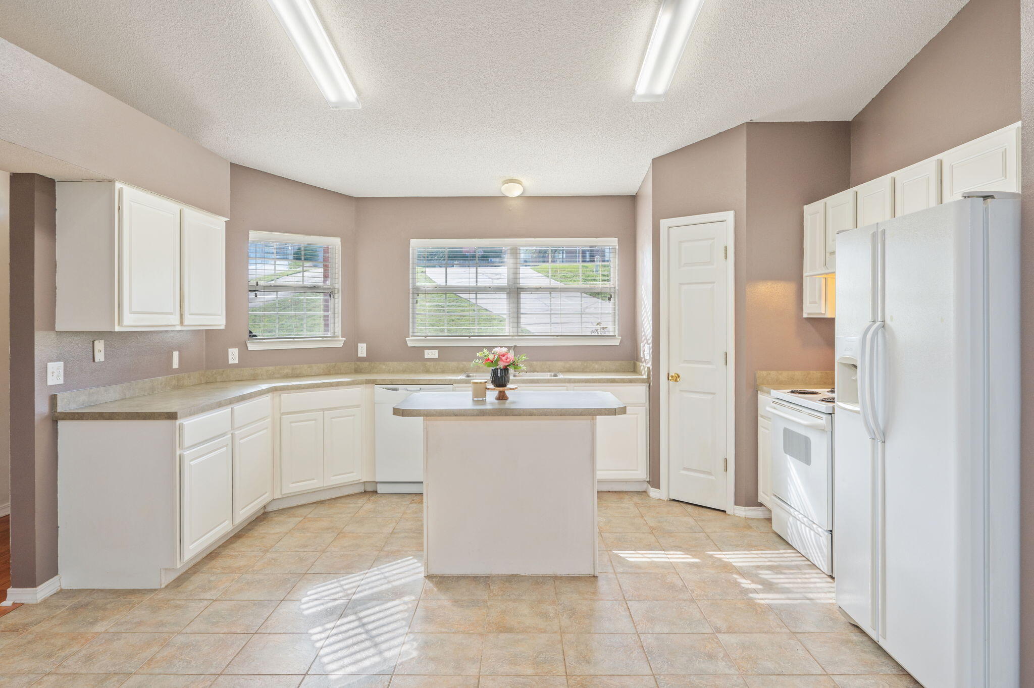 WESTVIEW EST PH IV LOT 15 - Residential