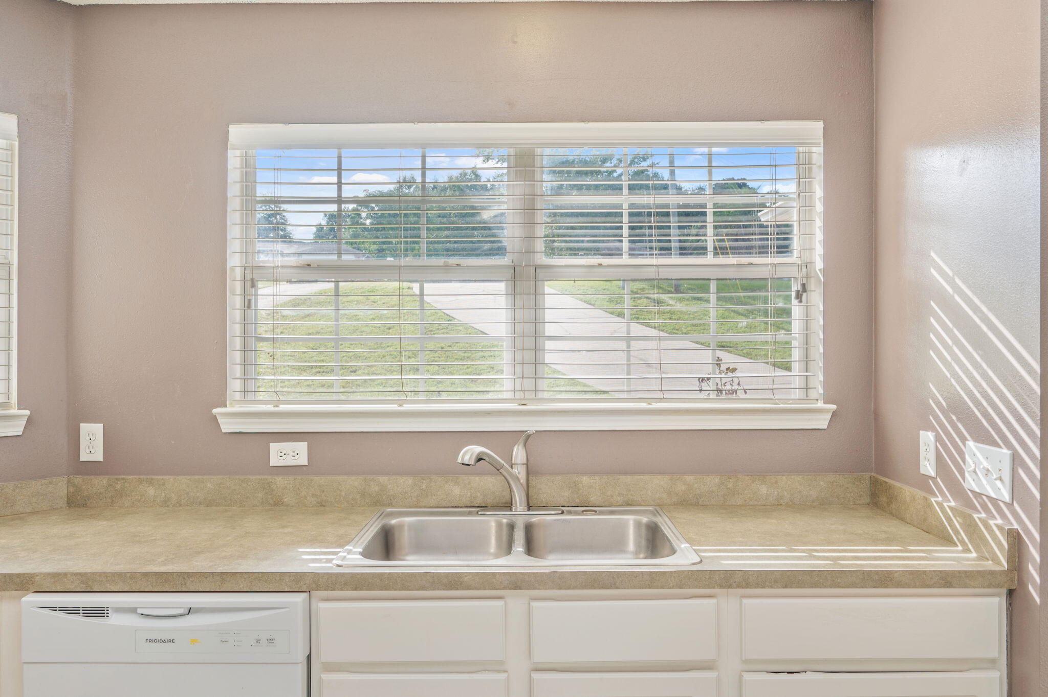 WESTVIEW EST PH IV LOT 15 - Residential