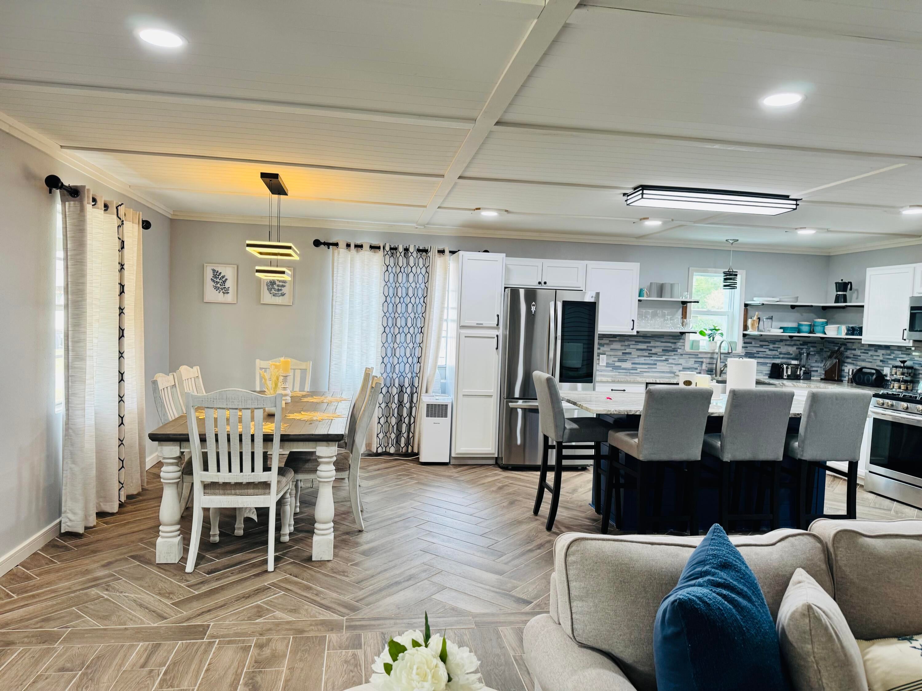 BAYOU POQUITO - Residential