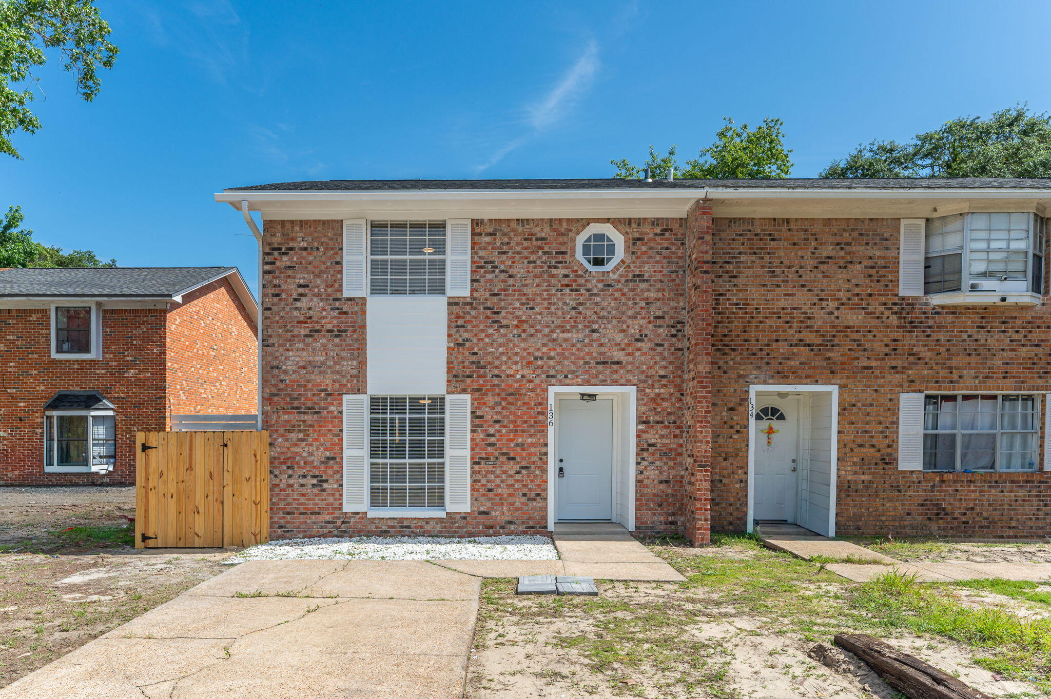 VALENCIA ARMS - Residential