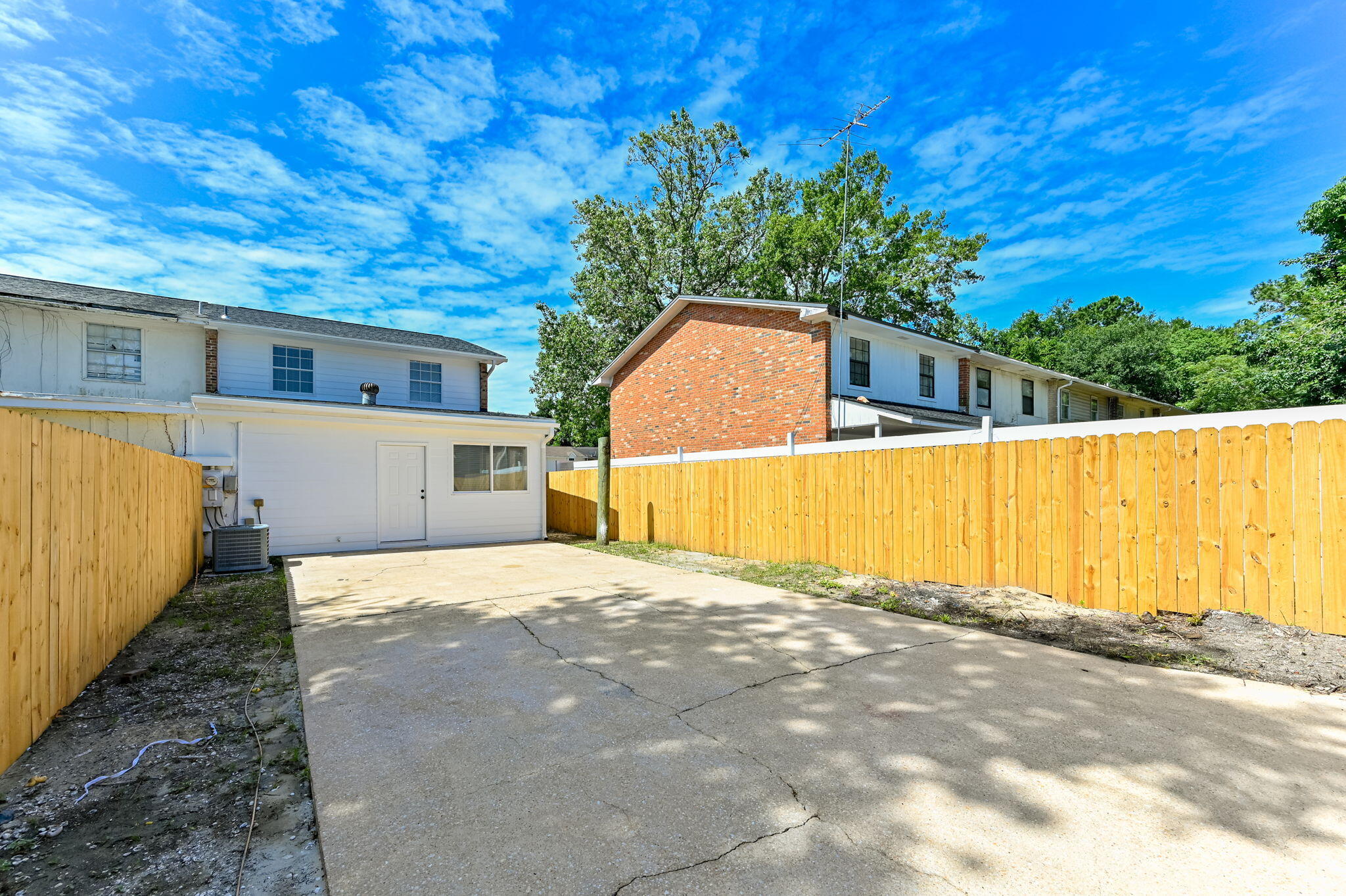 VALENCIA ARMS - Residential