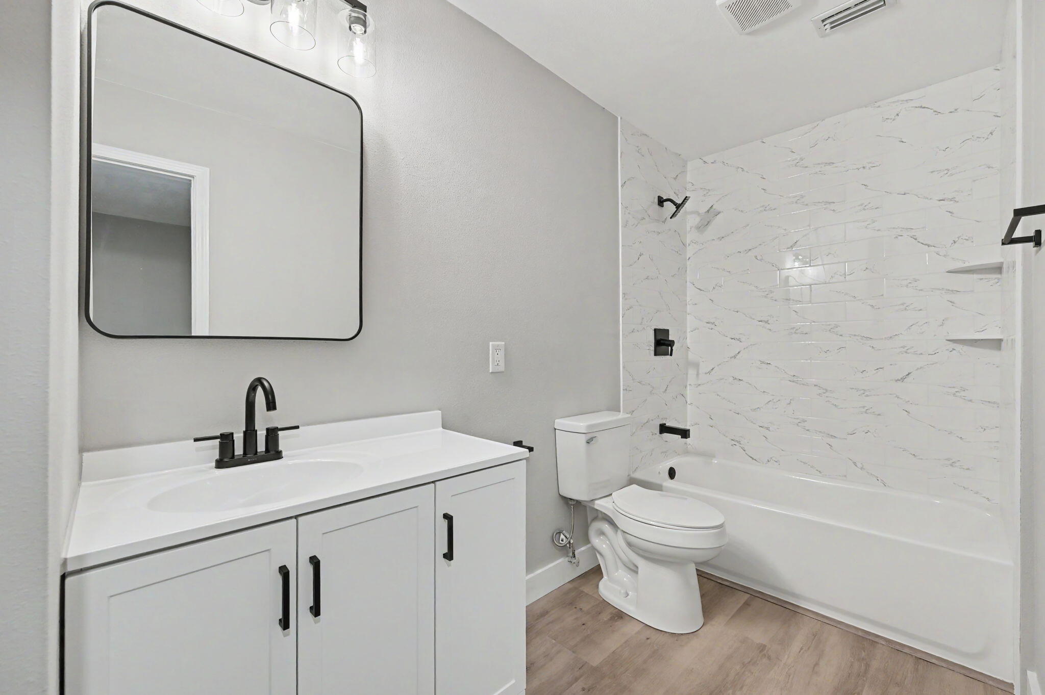 VALENCIA ARMS - Residential