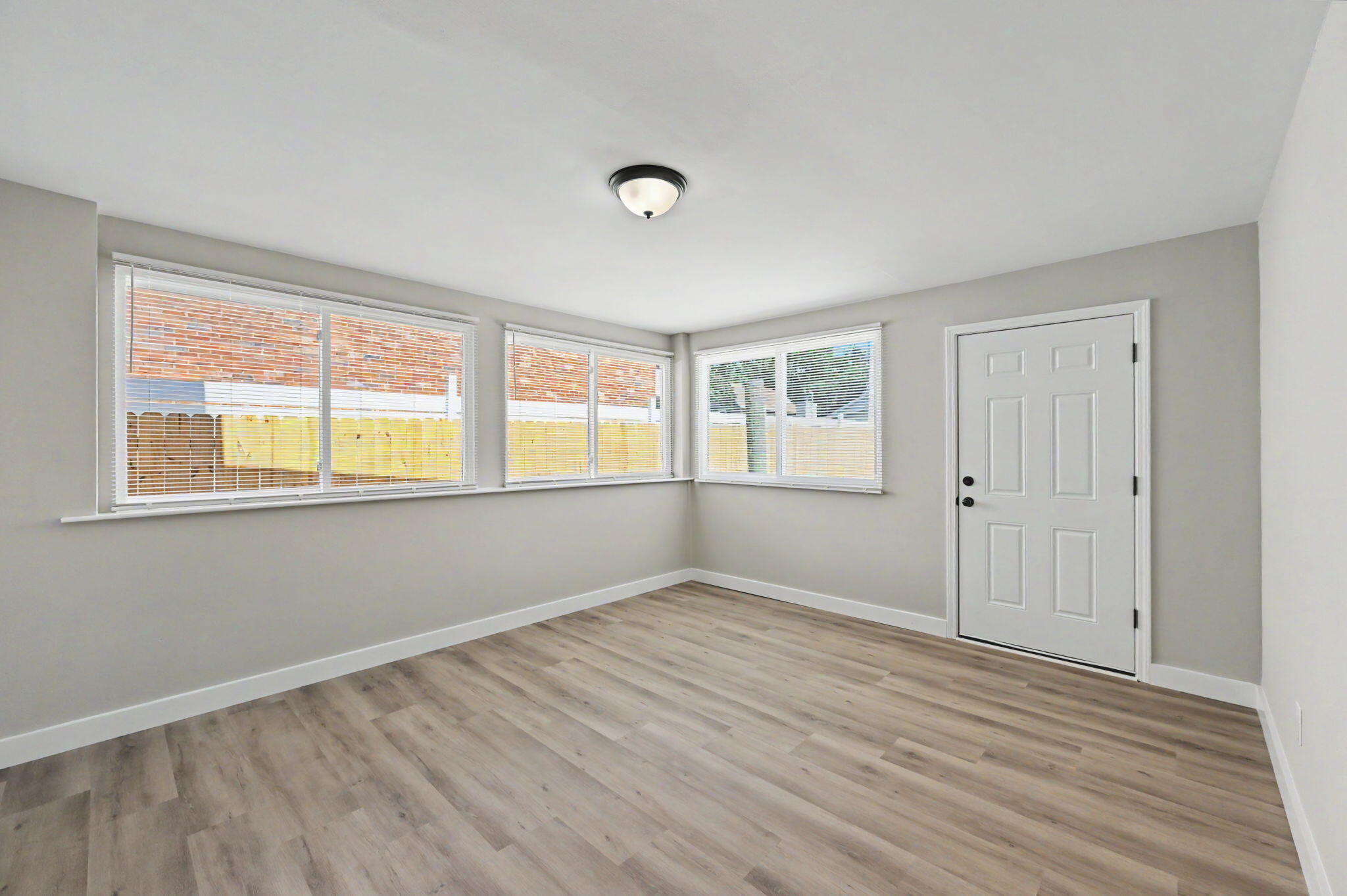 VALENCIA ARMS - Residential