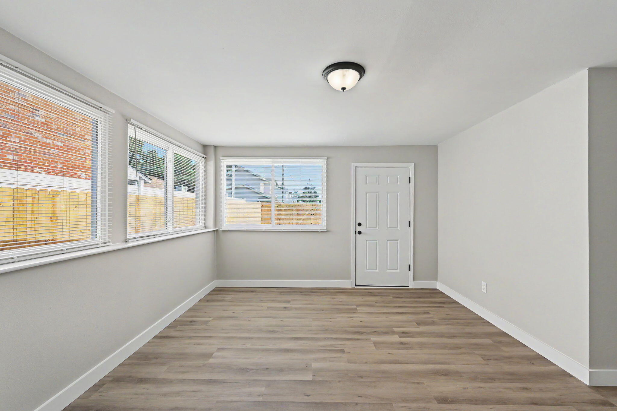 VALENCIA ARMS - Residential