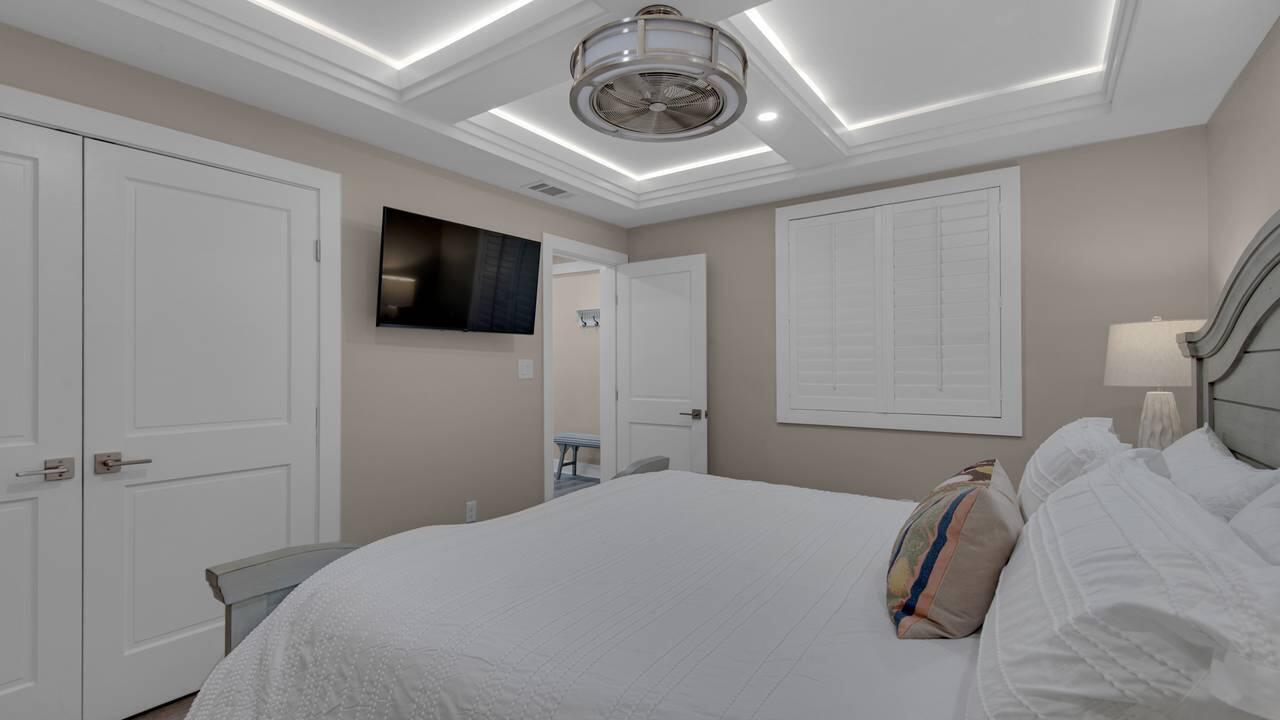 EMERALD HILL CONDO PH 2 - Residential