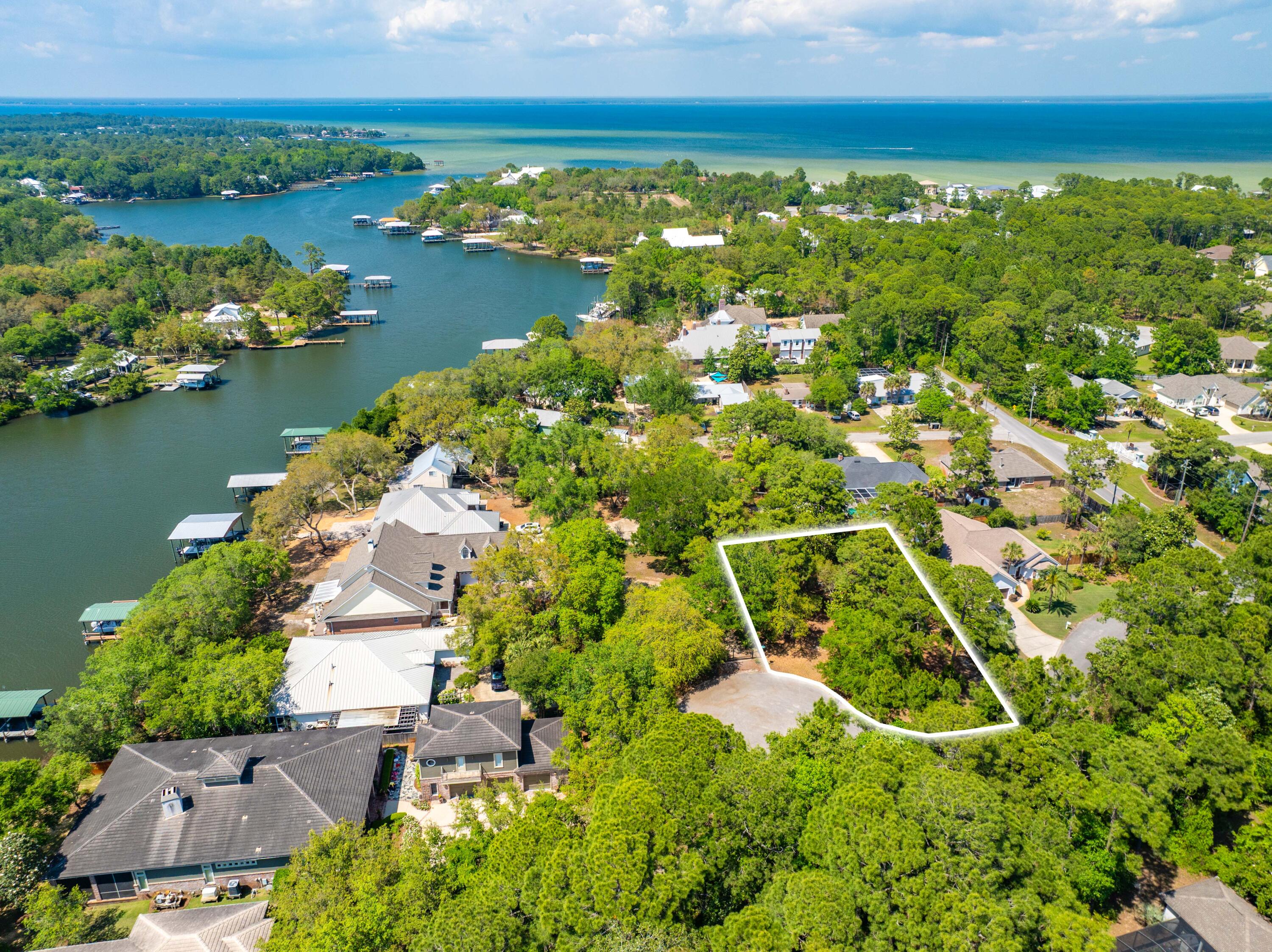 BAYOU BREEZE - Land