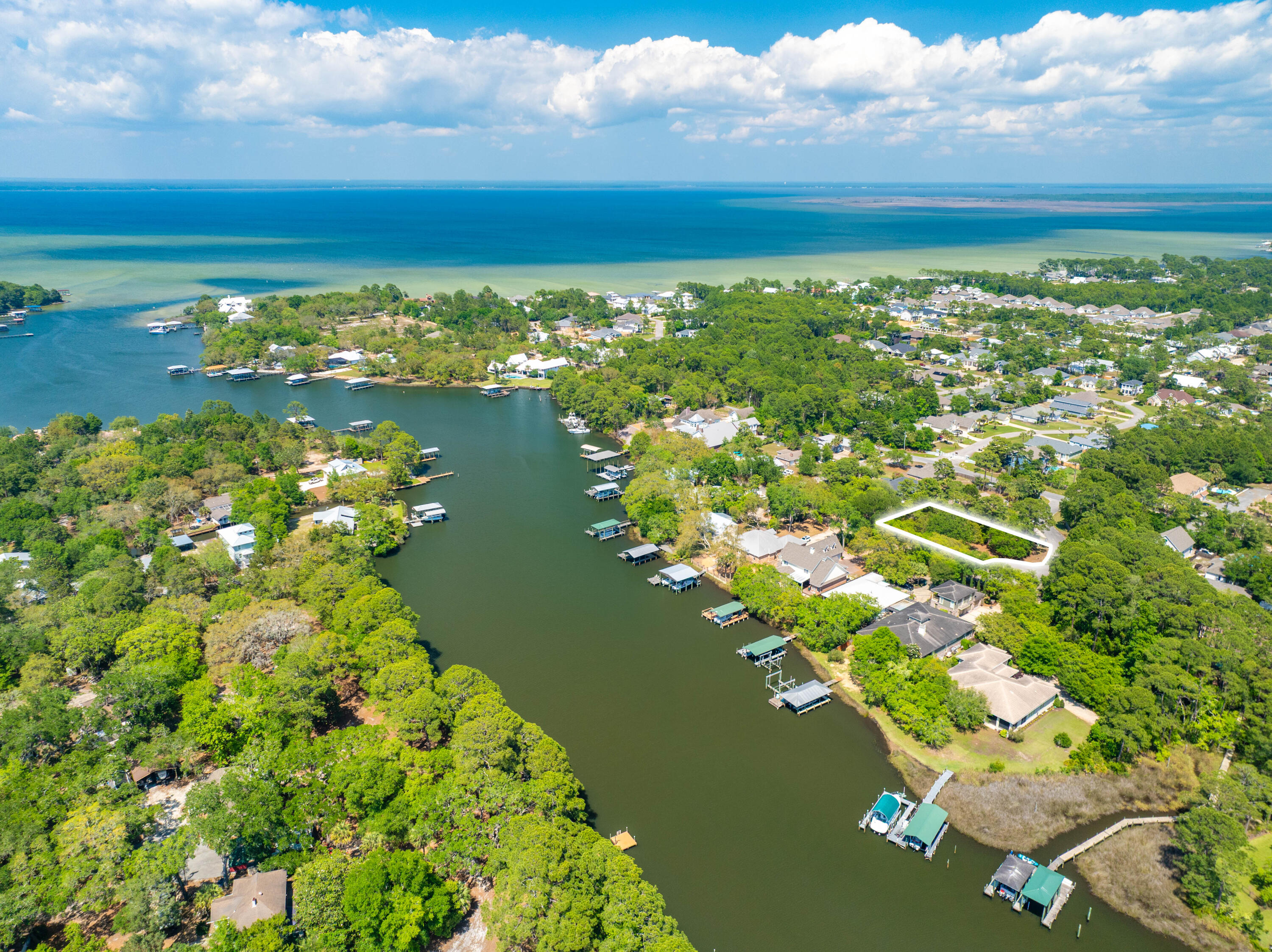 BAYOU BREEZE - Land