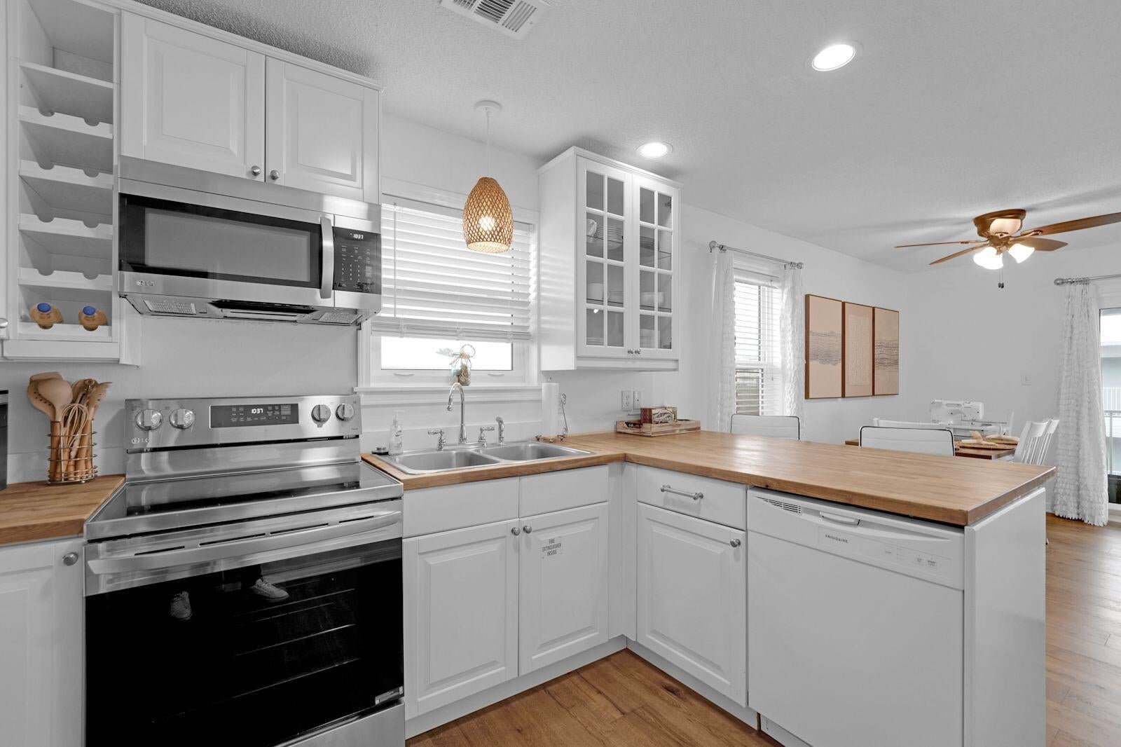 BEACHSIDE VILLAS CONDO - Residential
