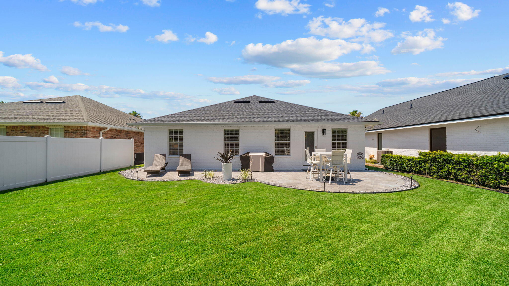 PARADISE RETREAT - Residential