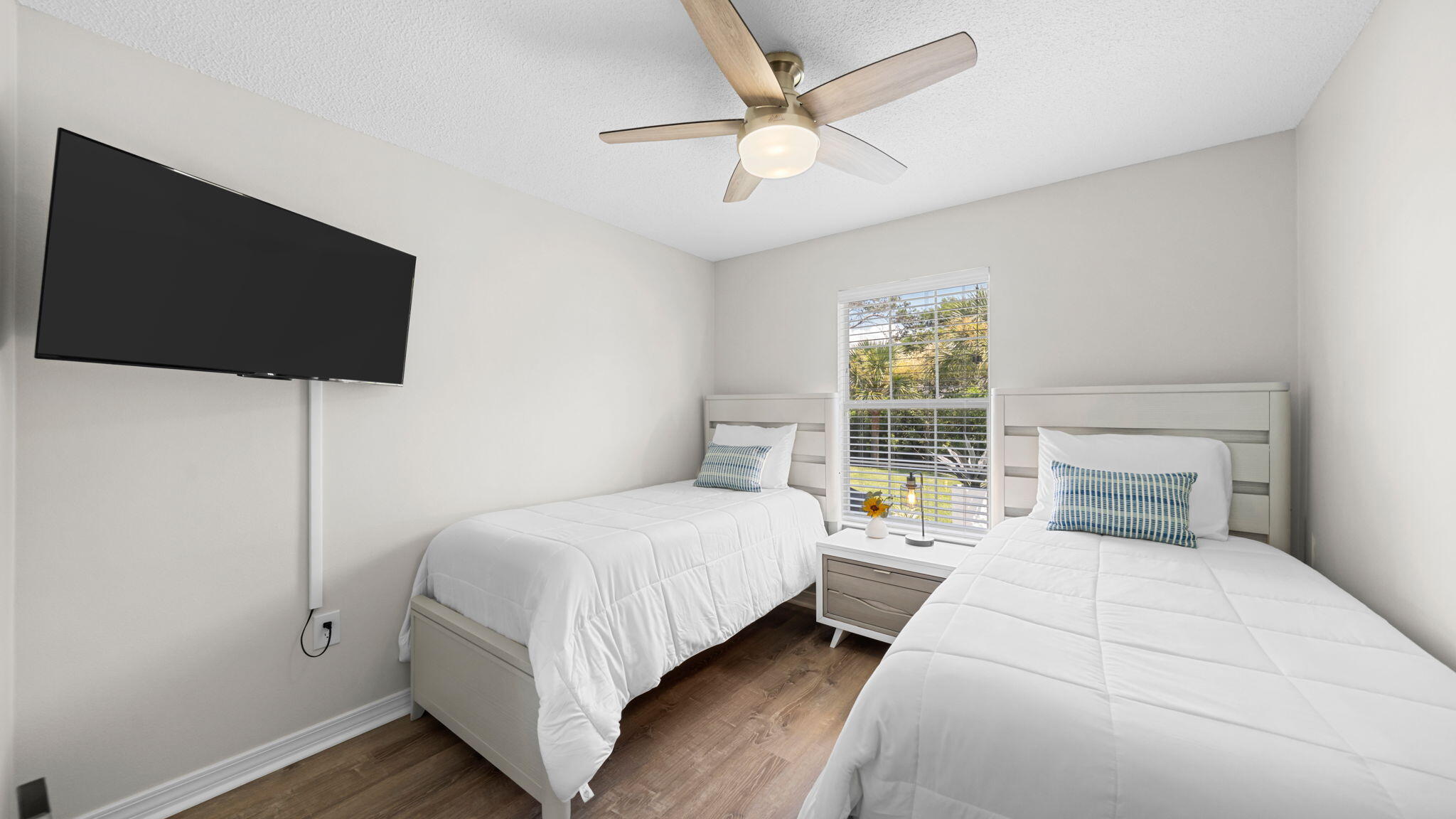 PARADISE RETREAT - Residential