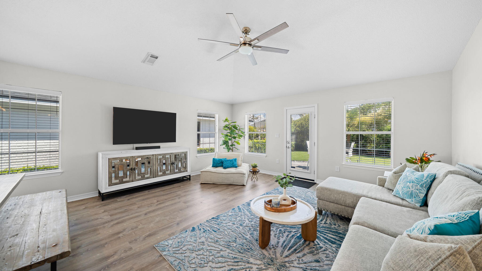 PARADISE RETREAT - Residential
