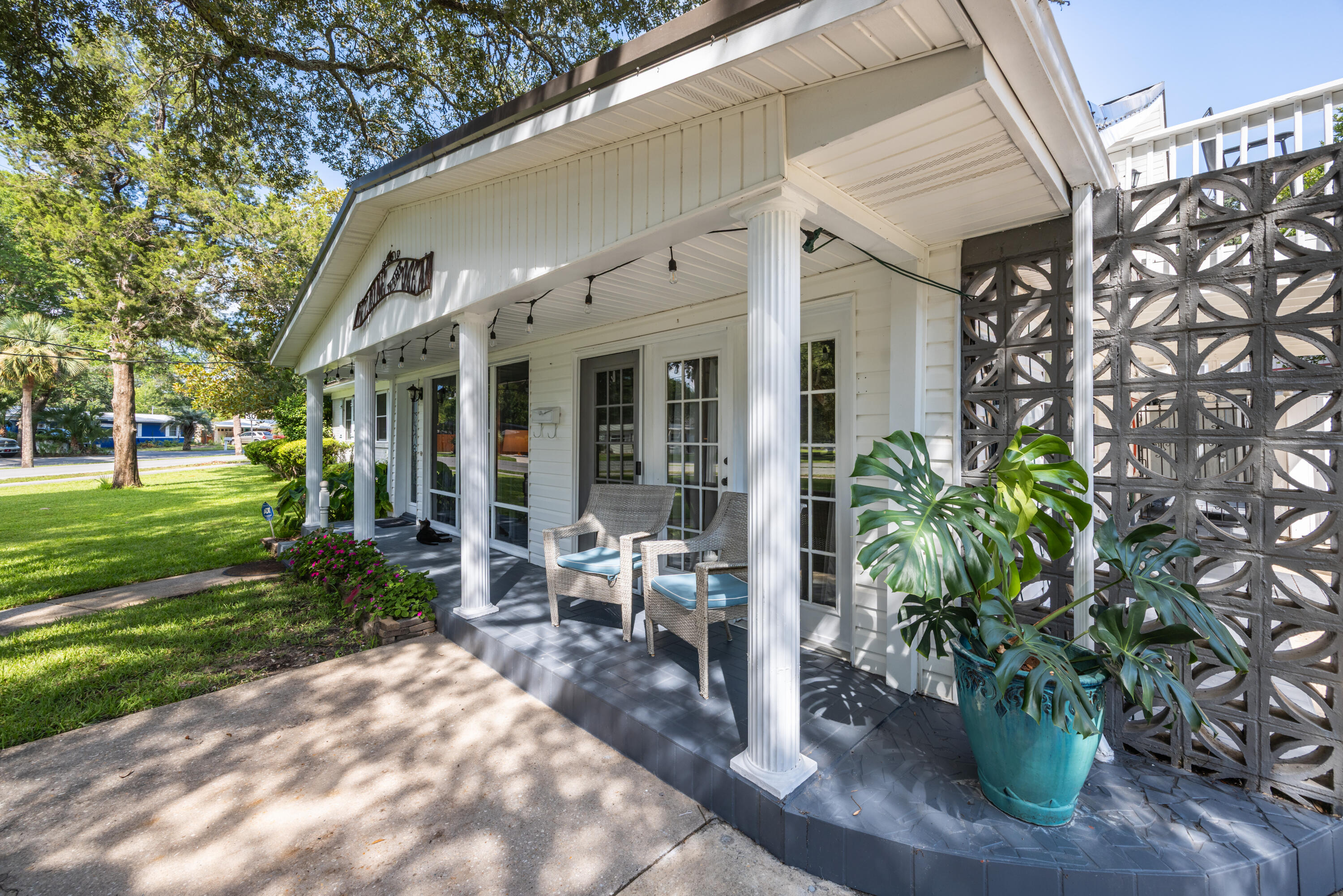ELLIOTTS POINT 4TH ADDN - Residential