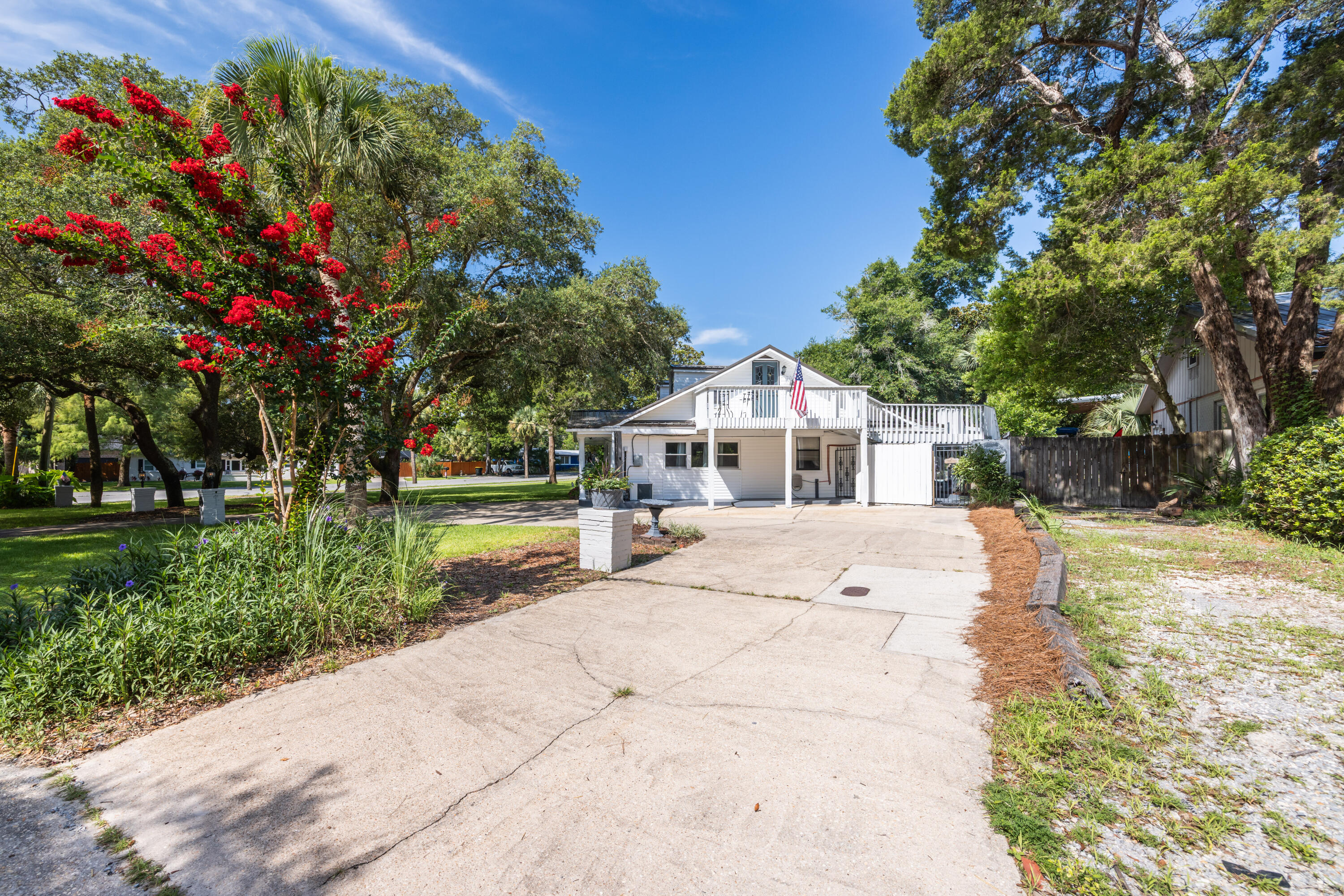 ELLIOTTS POINT 4TH ADDN - Residential