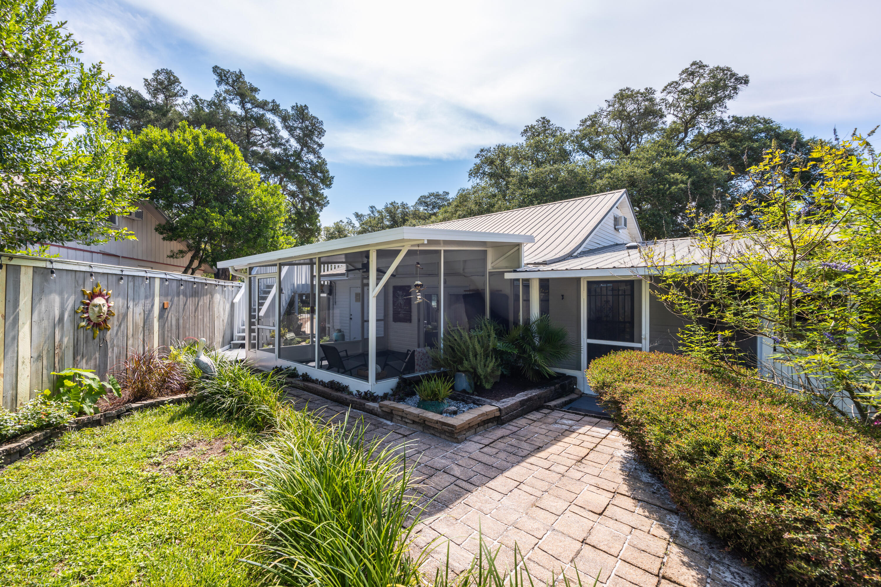 ELLIOTTS POINT 4TH ADDN - Residential