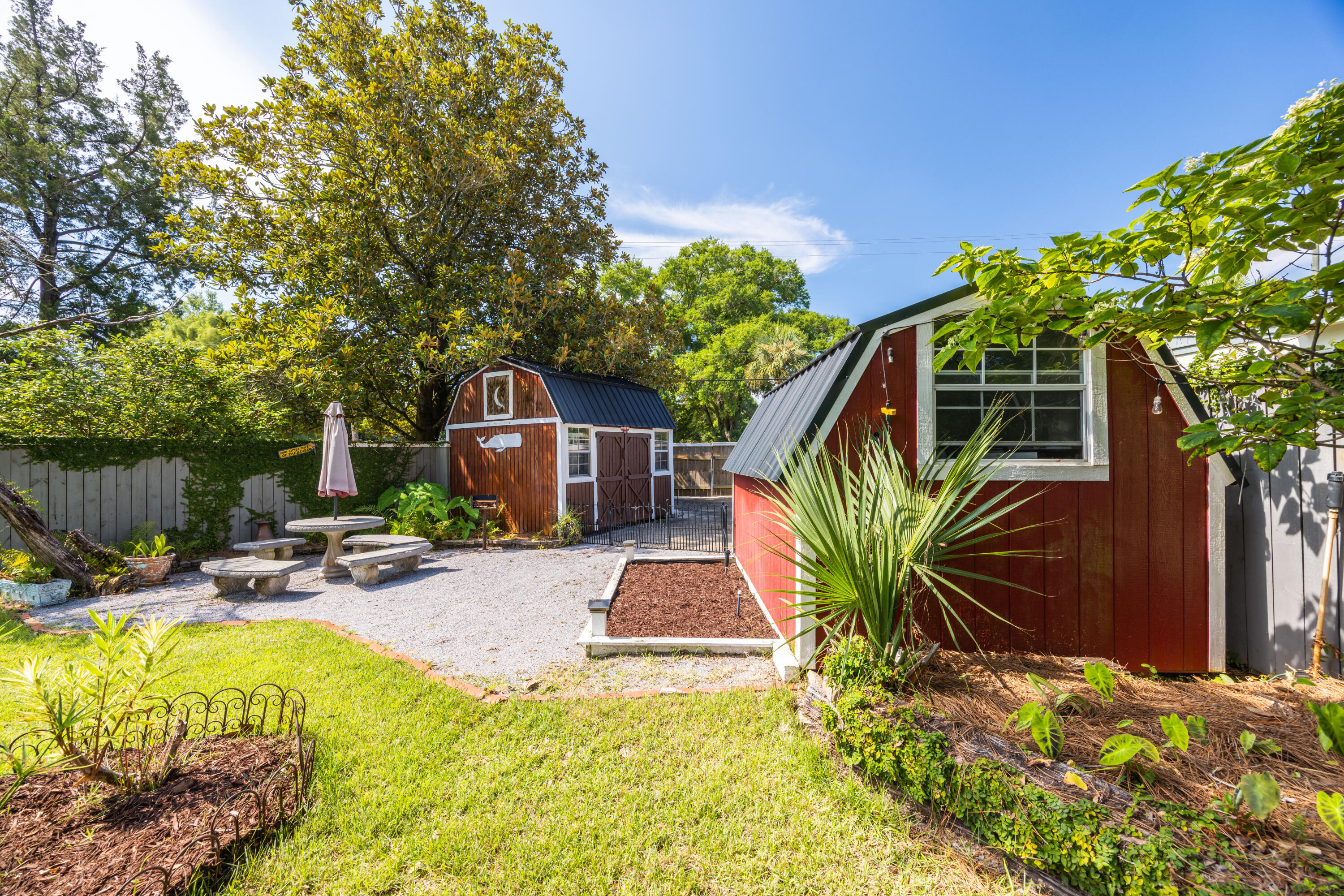 ELLIOTTS POINT 4TH ADDN - Residential