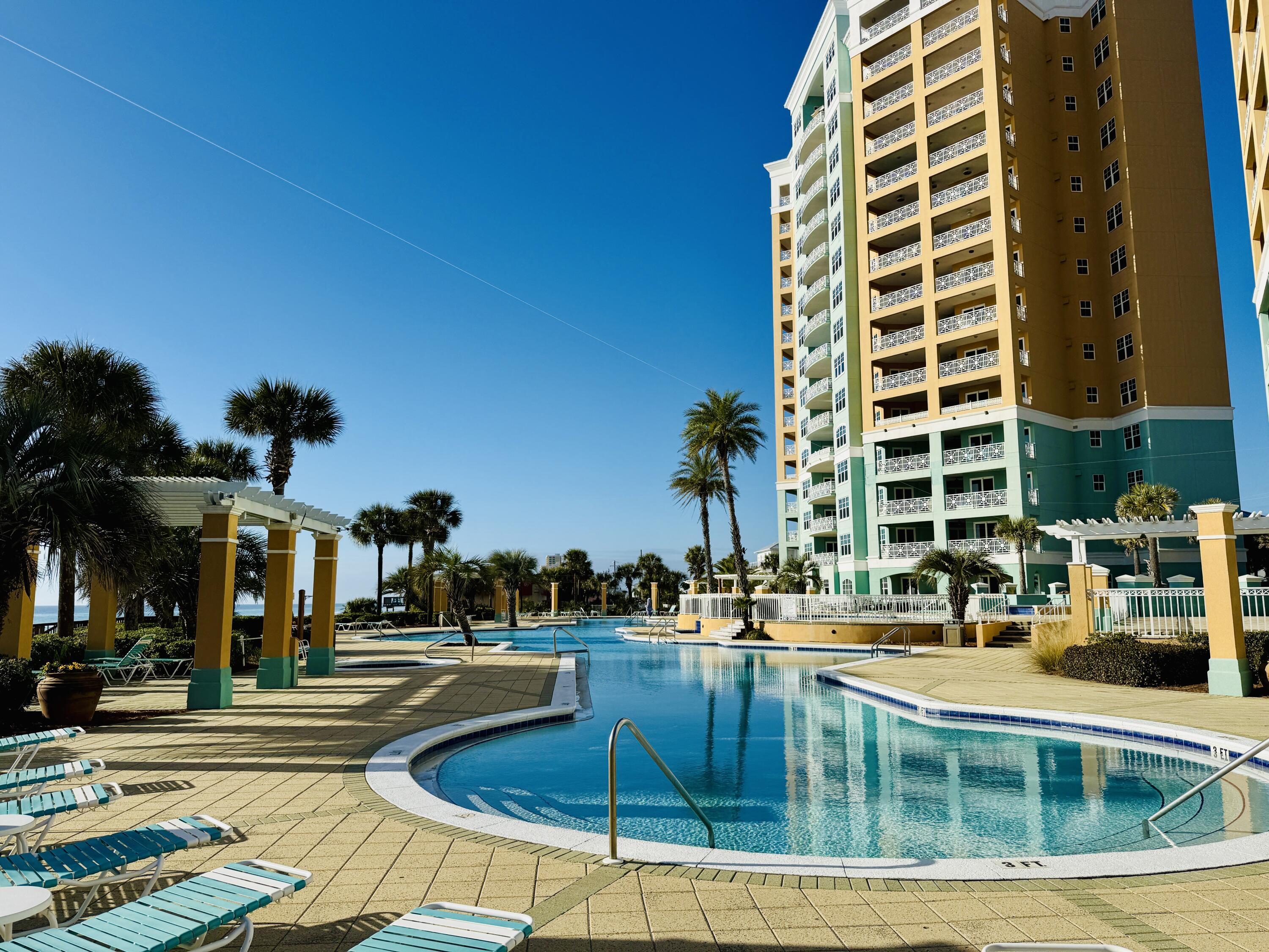 EN SOLEIL CONDOMINIUMS - Residential