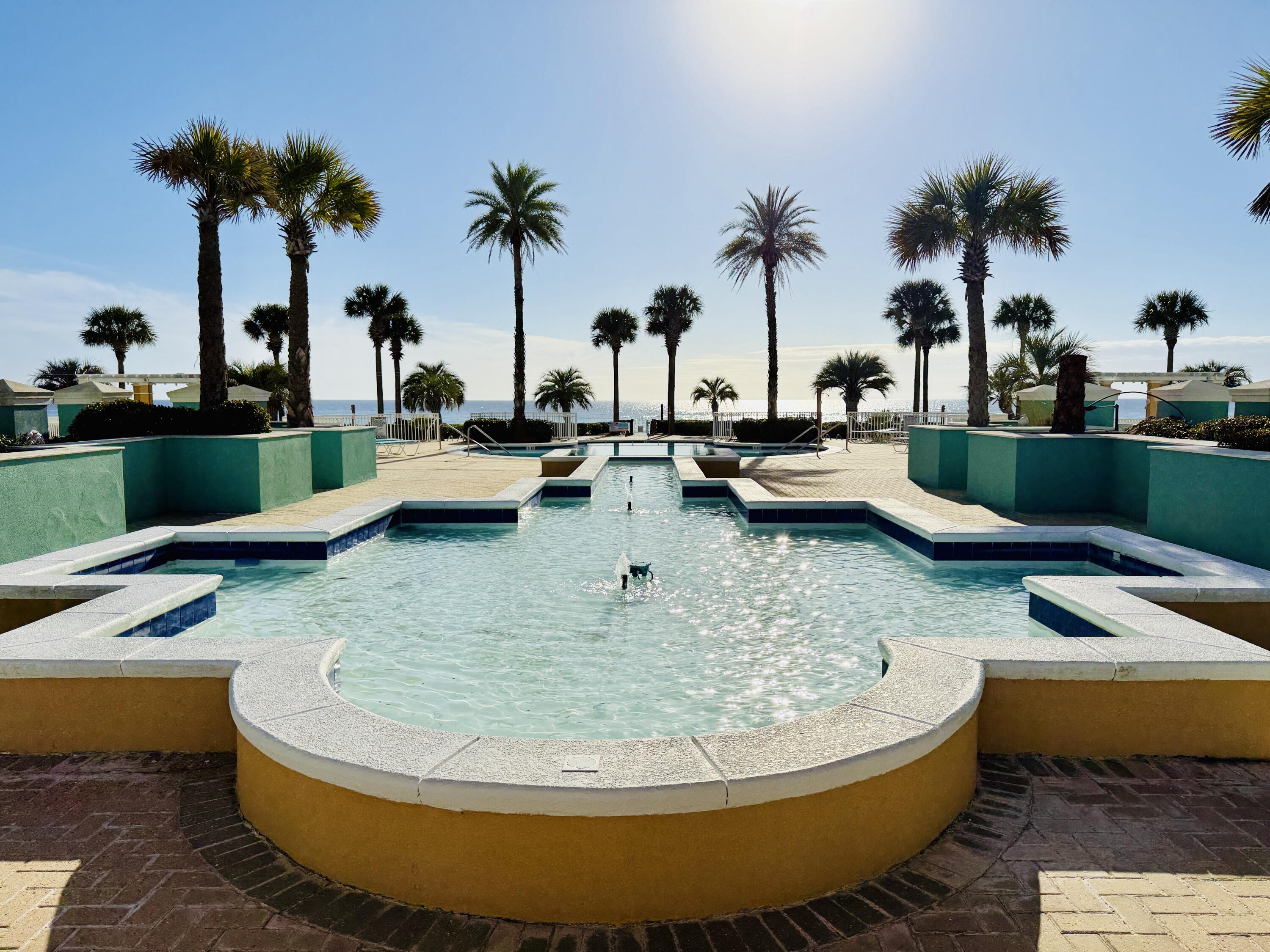 EN SOLEIL CONDOMINIUMS - Residential