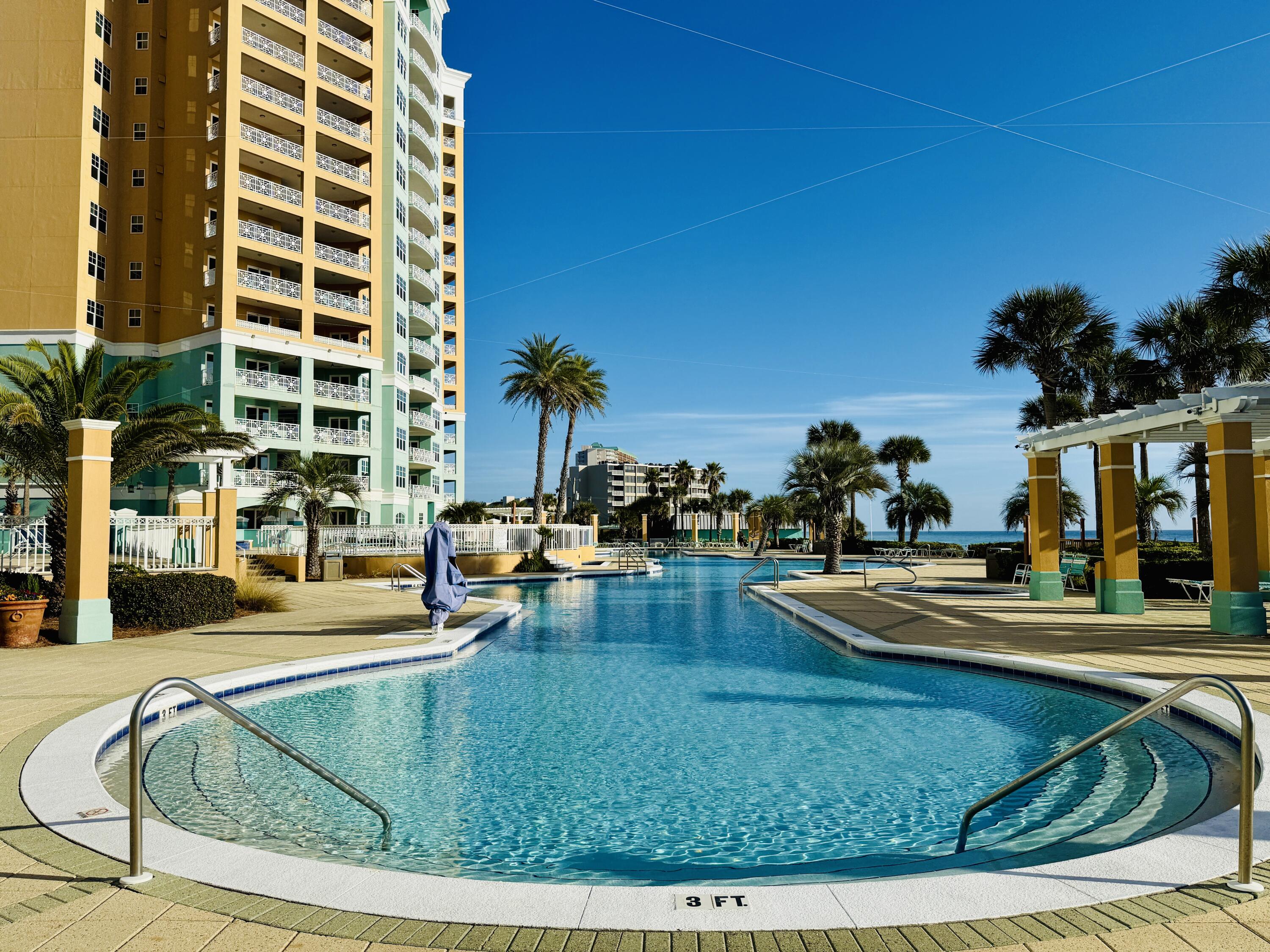 EN SOLEIL CONDOMINIUMS - Residential
