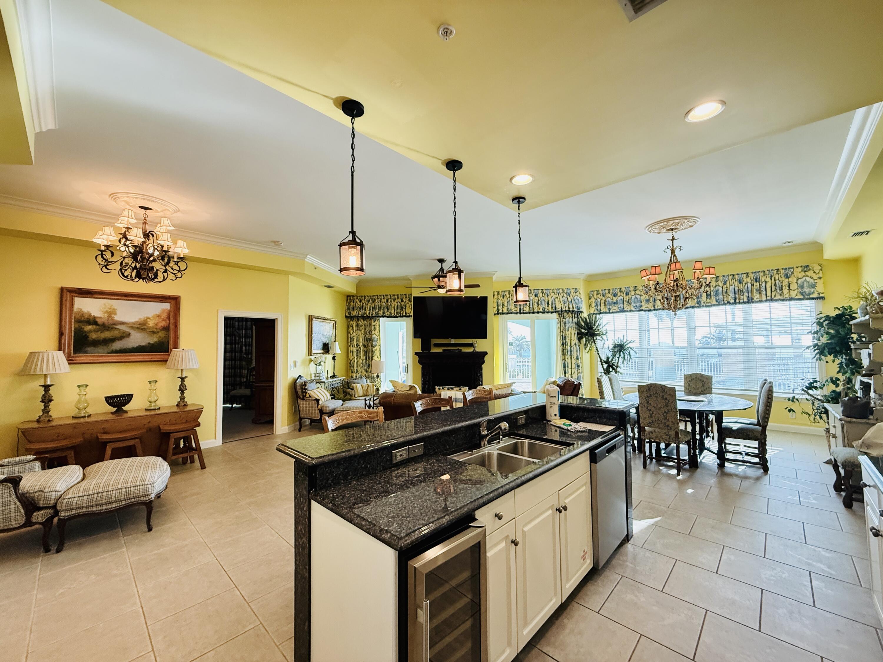 EN SOLEIL CONDOMINIUMS - Residential