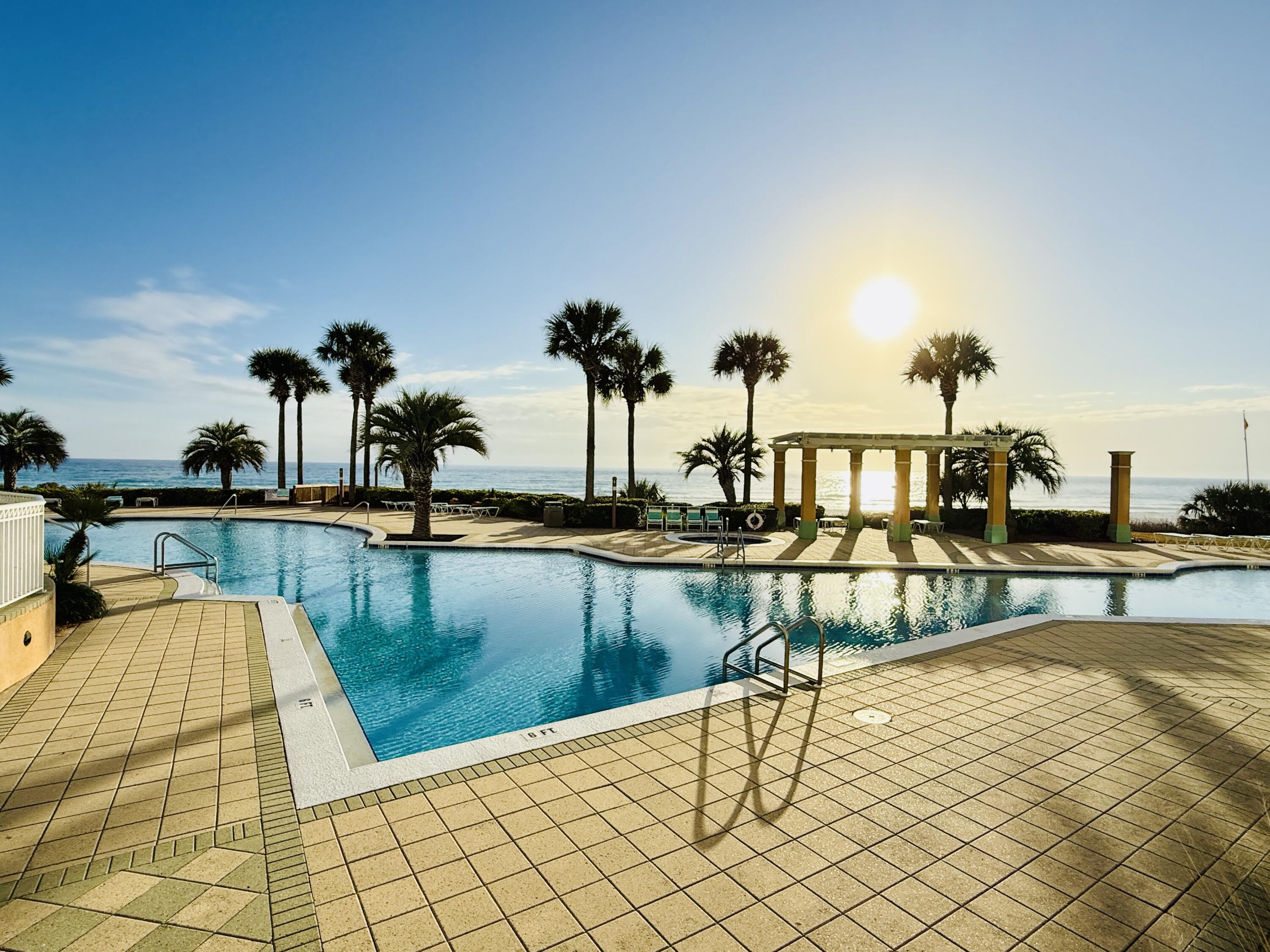 EN SOLEIL CONDOMINIUMS - Residential