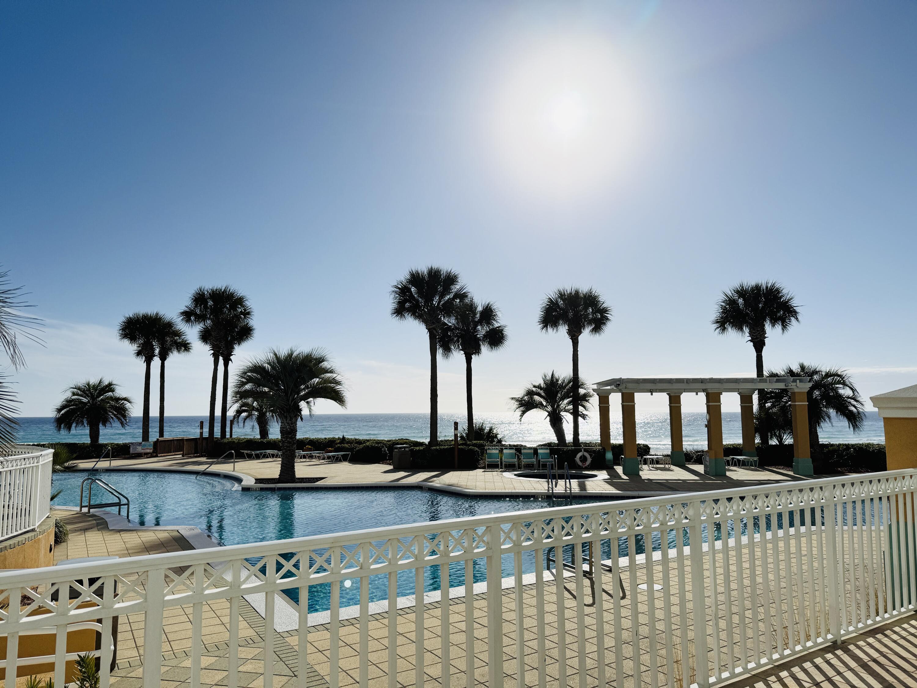 EN SOLEIL CONDOMINIUMS - Residential