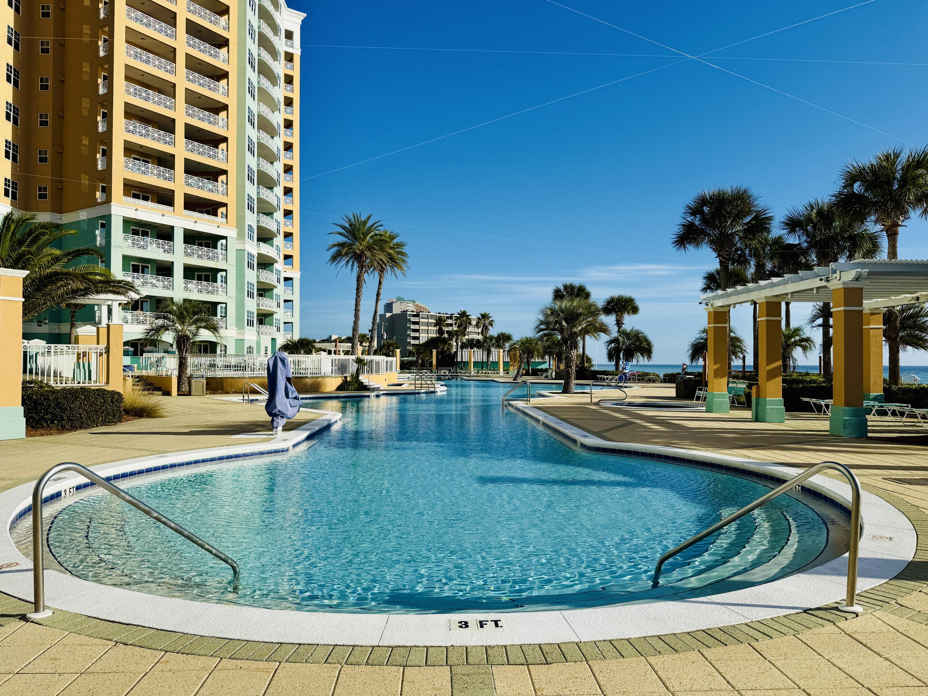 EN SOLEIL CONDOMINIUMS - Residential