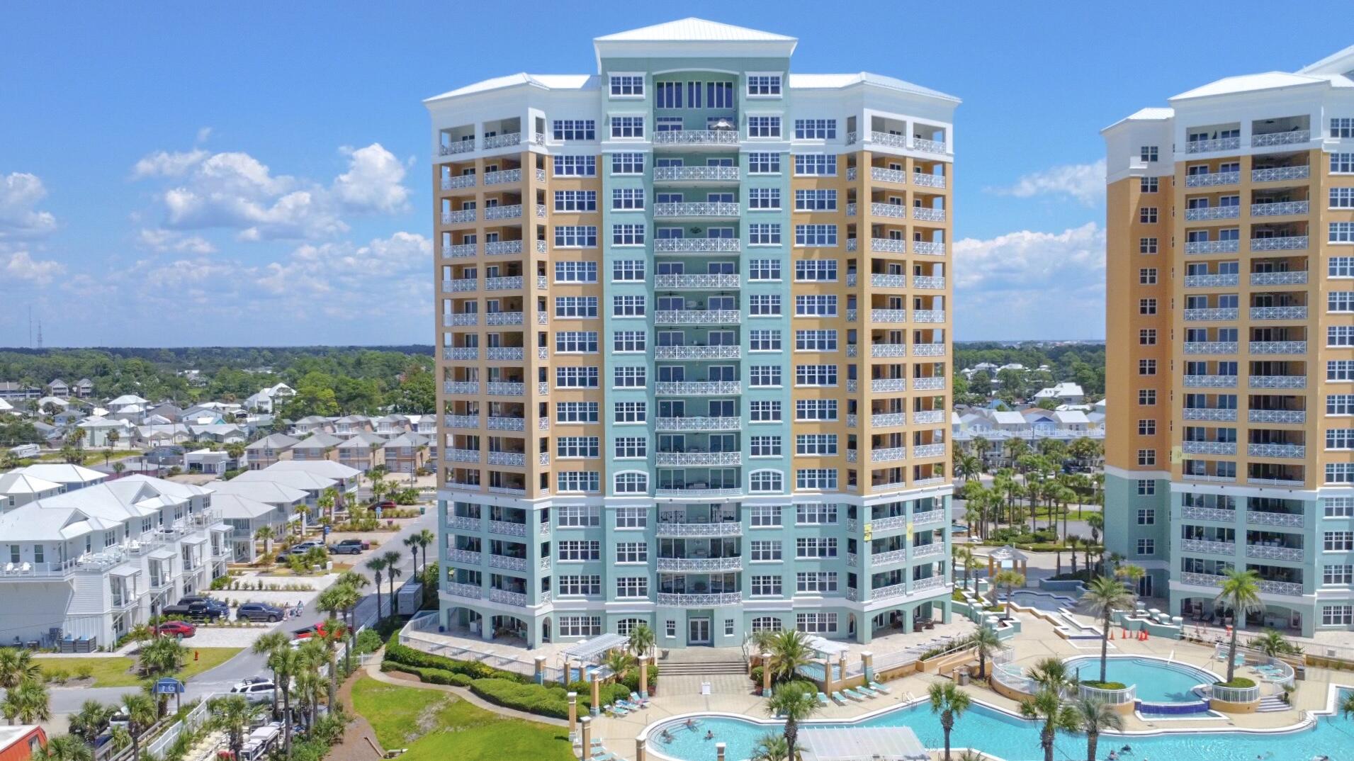 EN SOLEIL CONDOMINIUMS - Residential