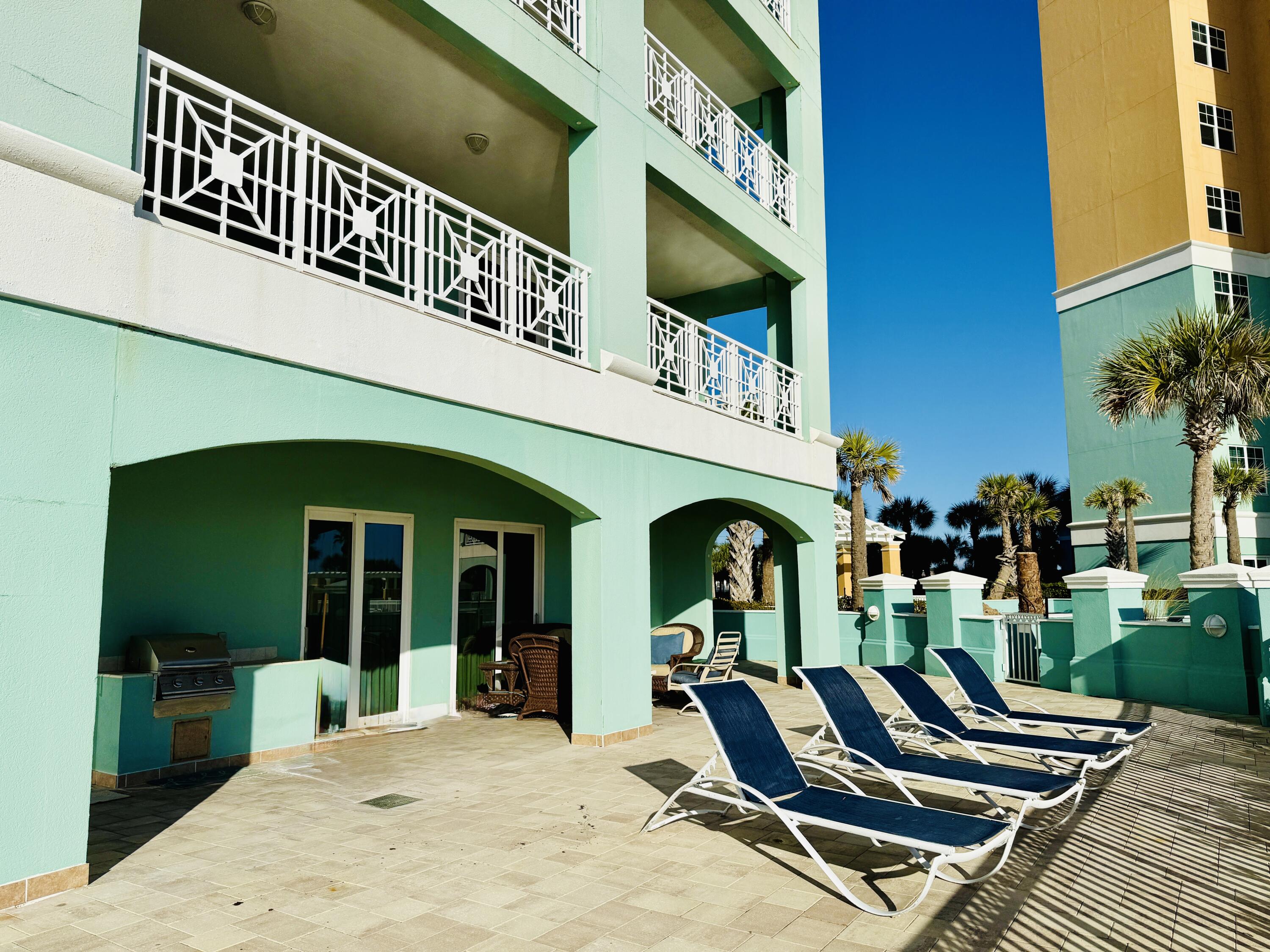 EN SOLEIL CONDOMINIUMS - Residential