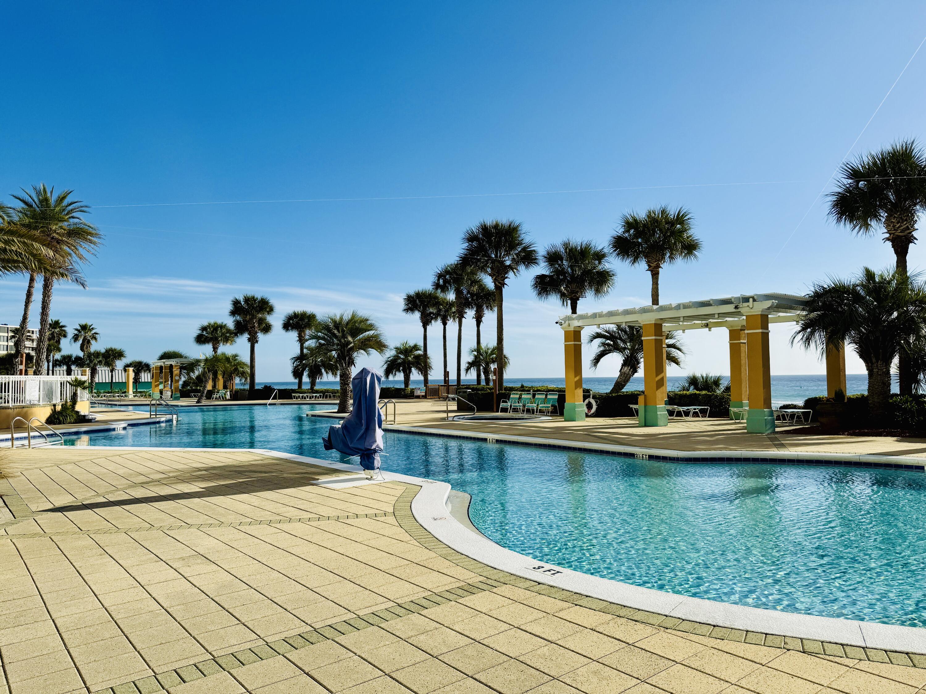 EN SOLEIL CONDOMINIUMS - Residential