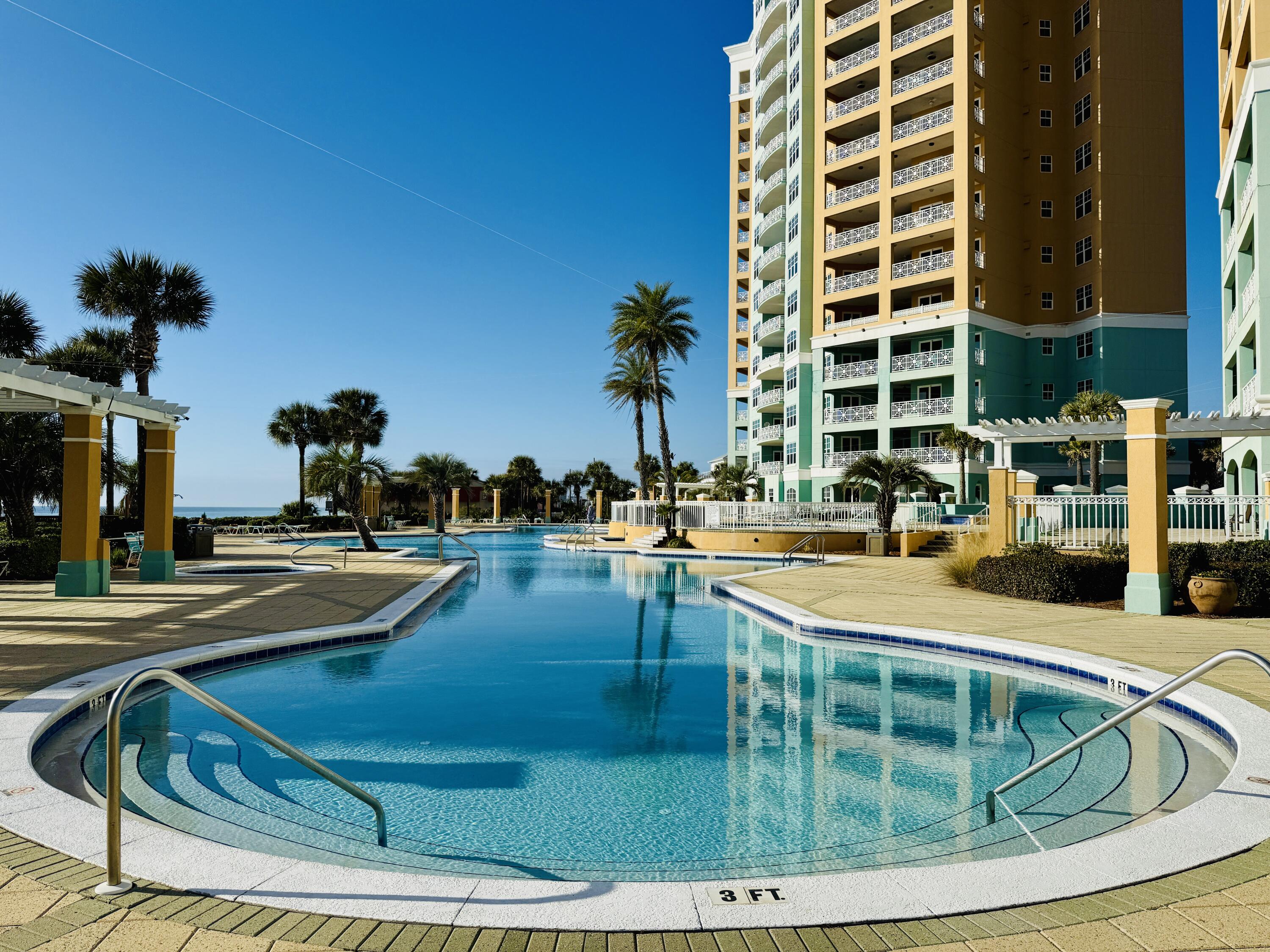 EN SOLEIL CONDOMINIUMS - Residential