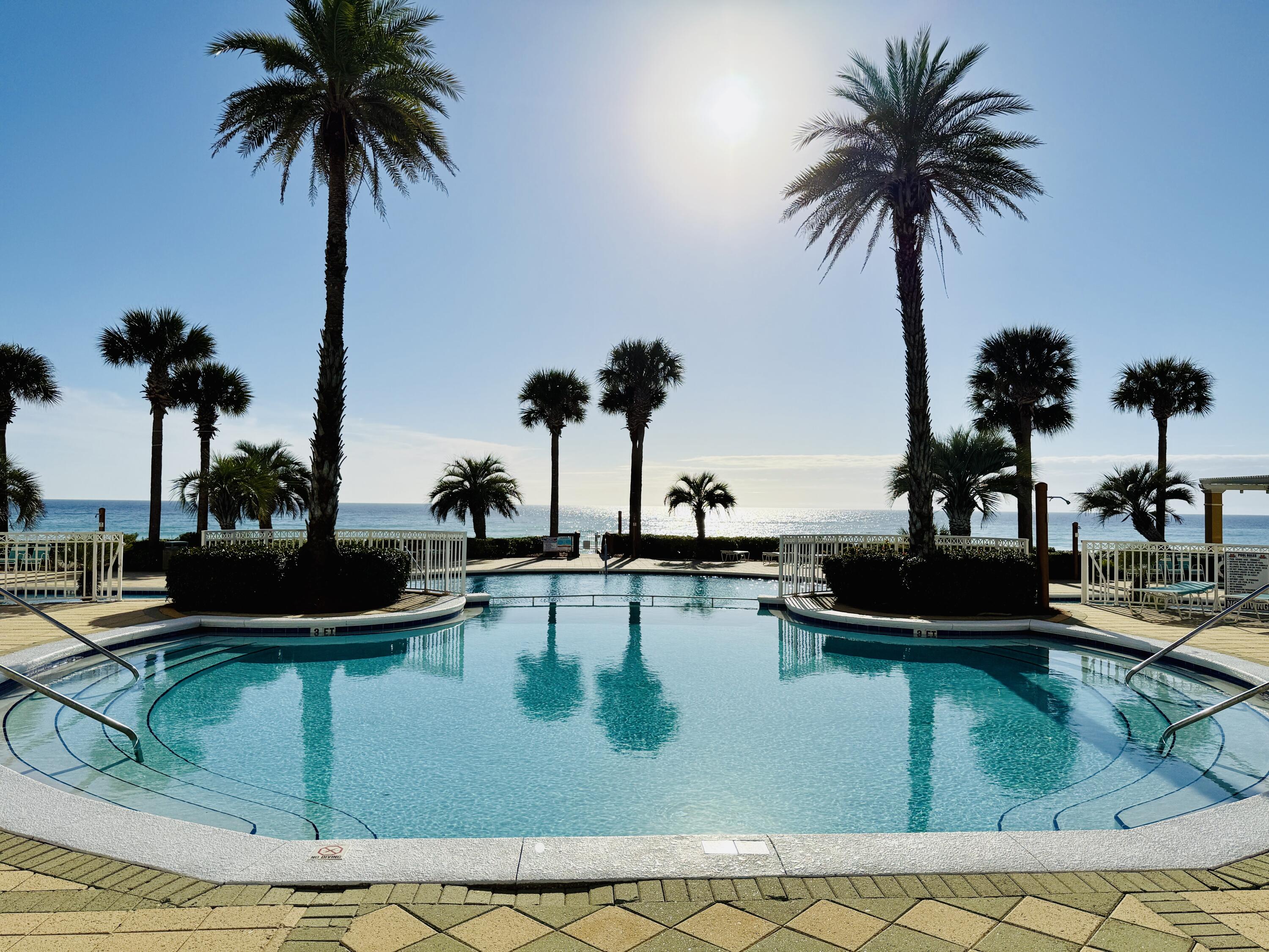 EN SOLEIL CONDOMINIUMS - Residential