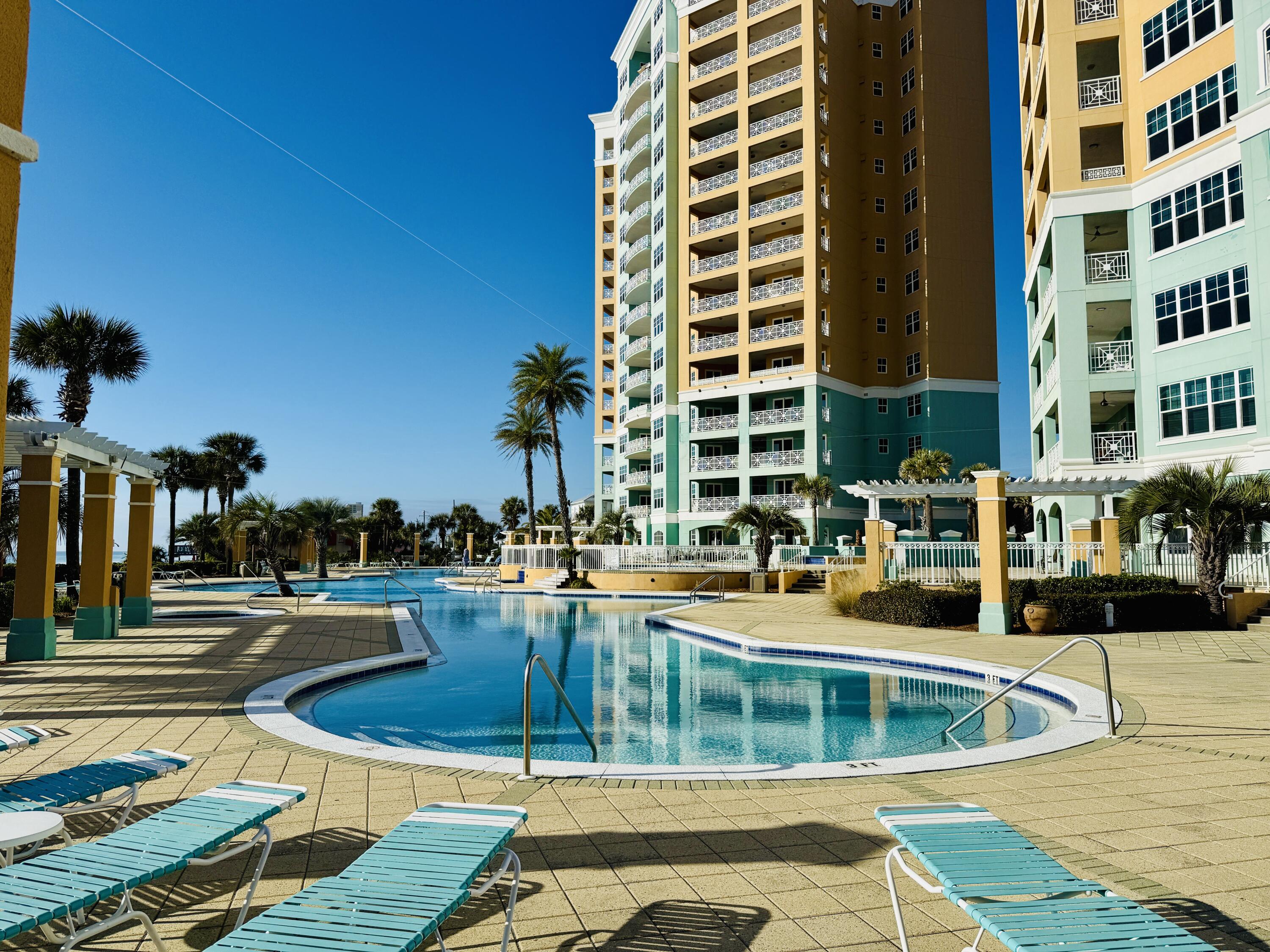 EN SOLEIL CONDOMINIUMS - Residential