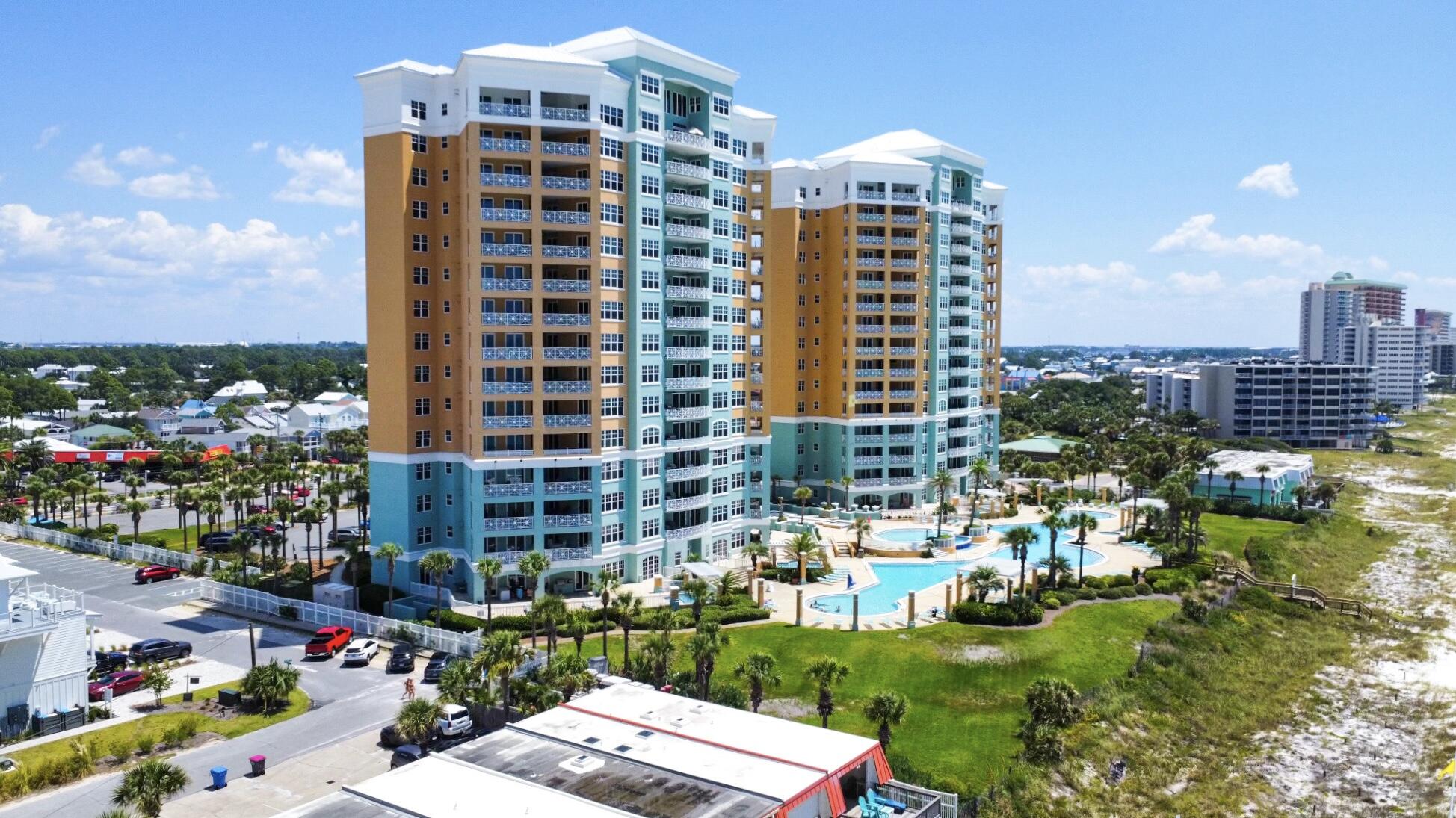 EN SOLEIL CONDOMINIUMS - Residential