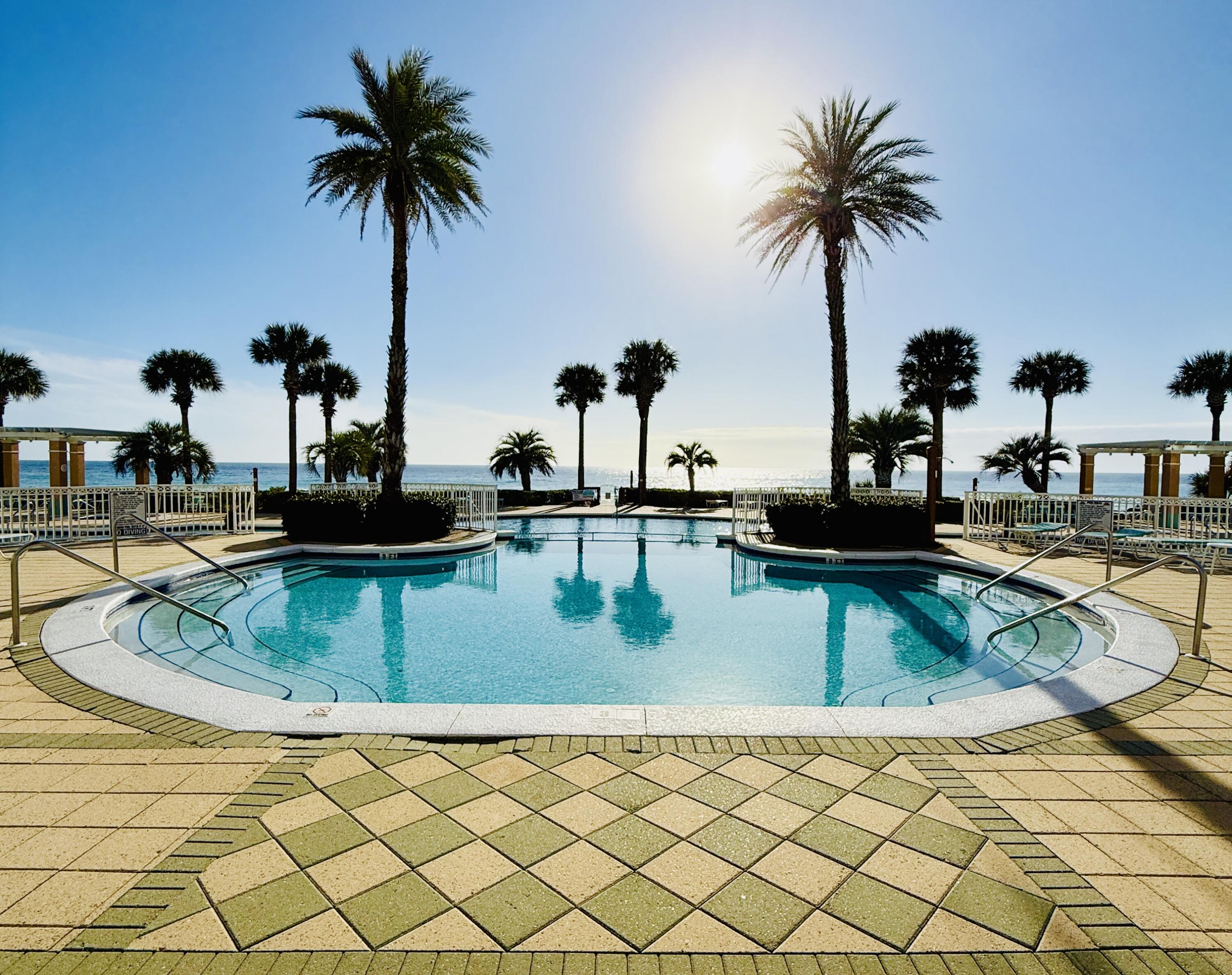 EN SOLEIL CONDOMINIUMS - Residential
