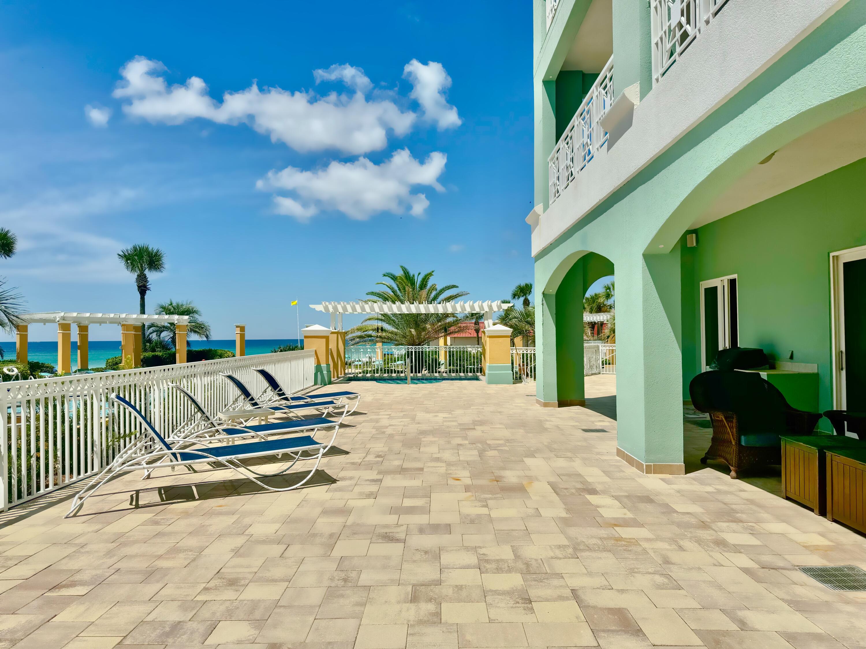 EN SOLEIL CONDOMINIUMS - Residential