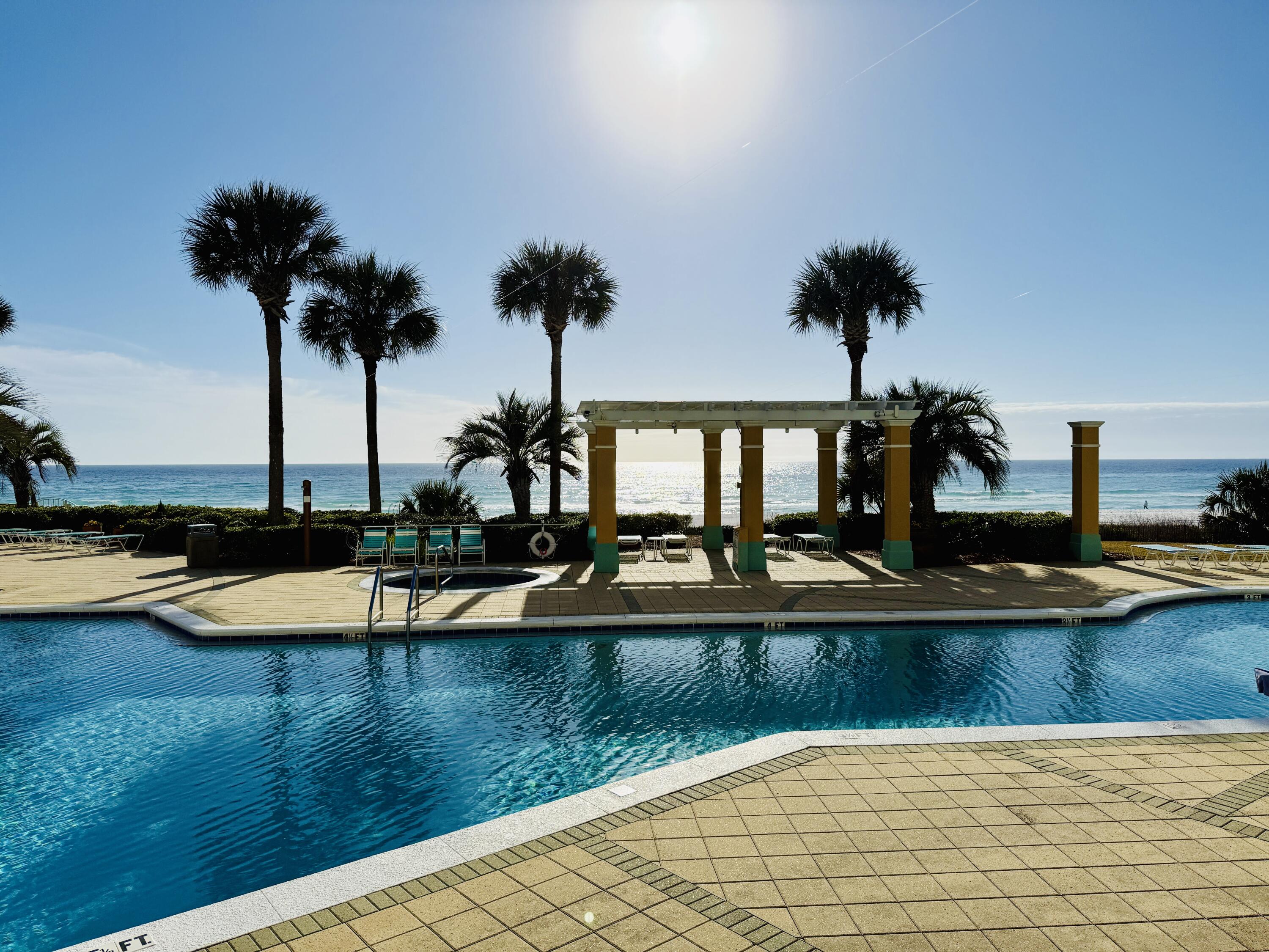 EN SOLEIL CONDOMINIUMS - Residential