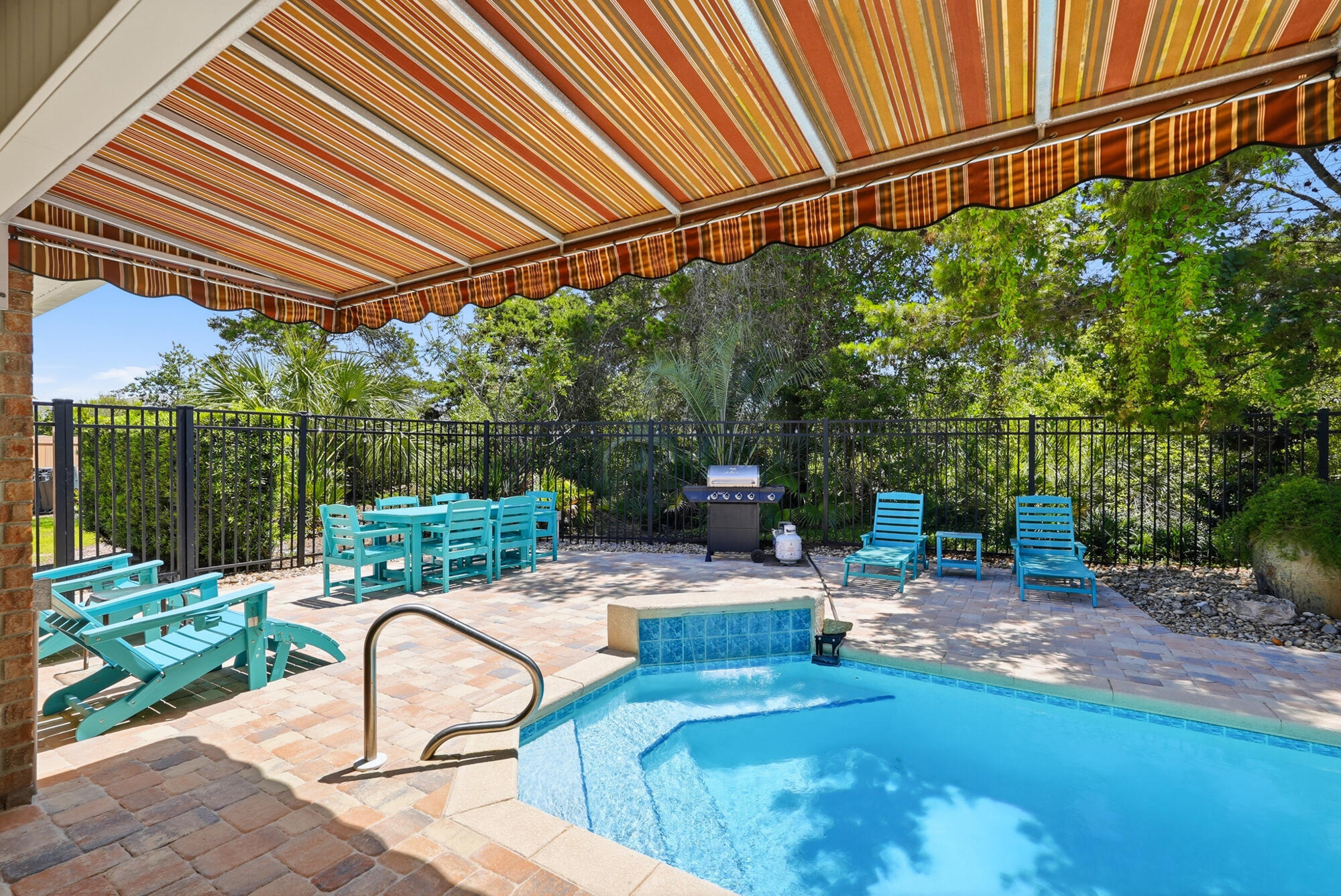 PARADISE RETREAT - Residential