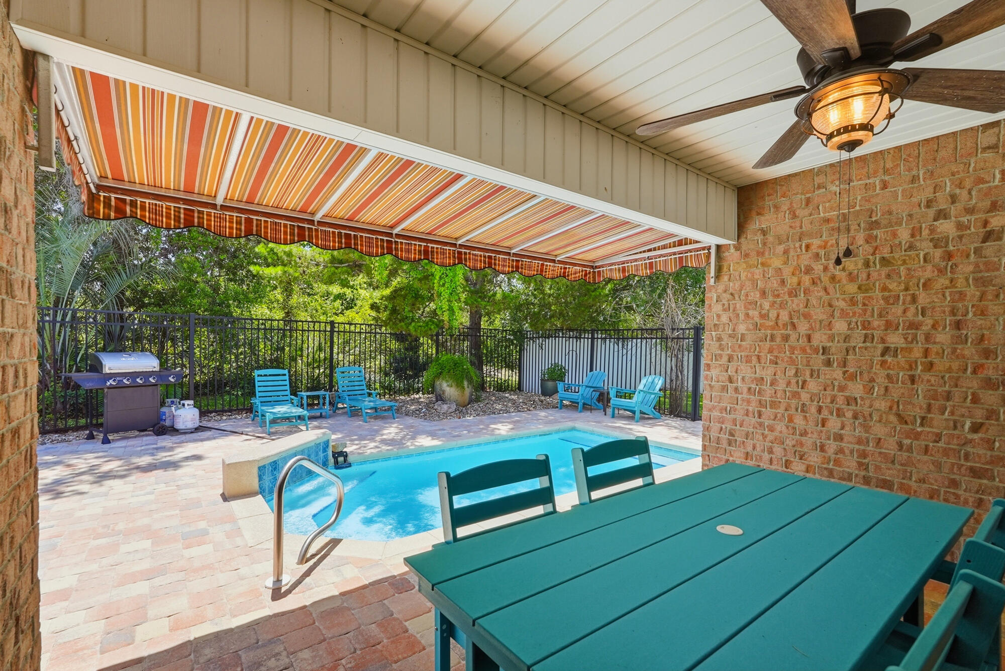 PARADISE RETREAT - Residential