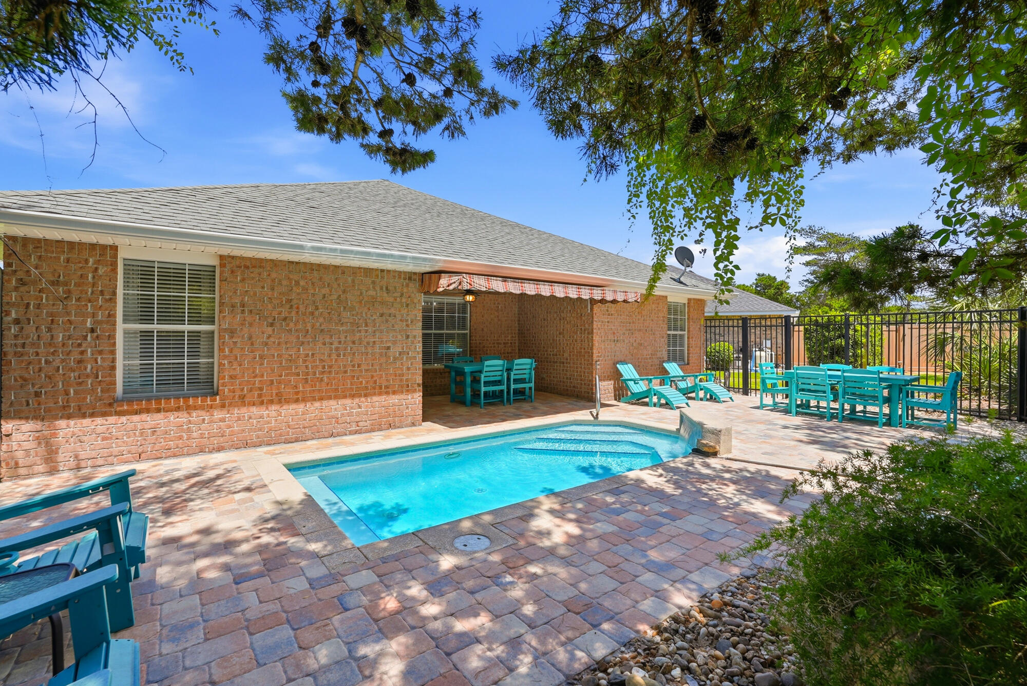 PARADISE RETREAT - Residential
