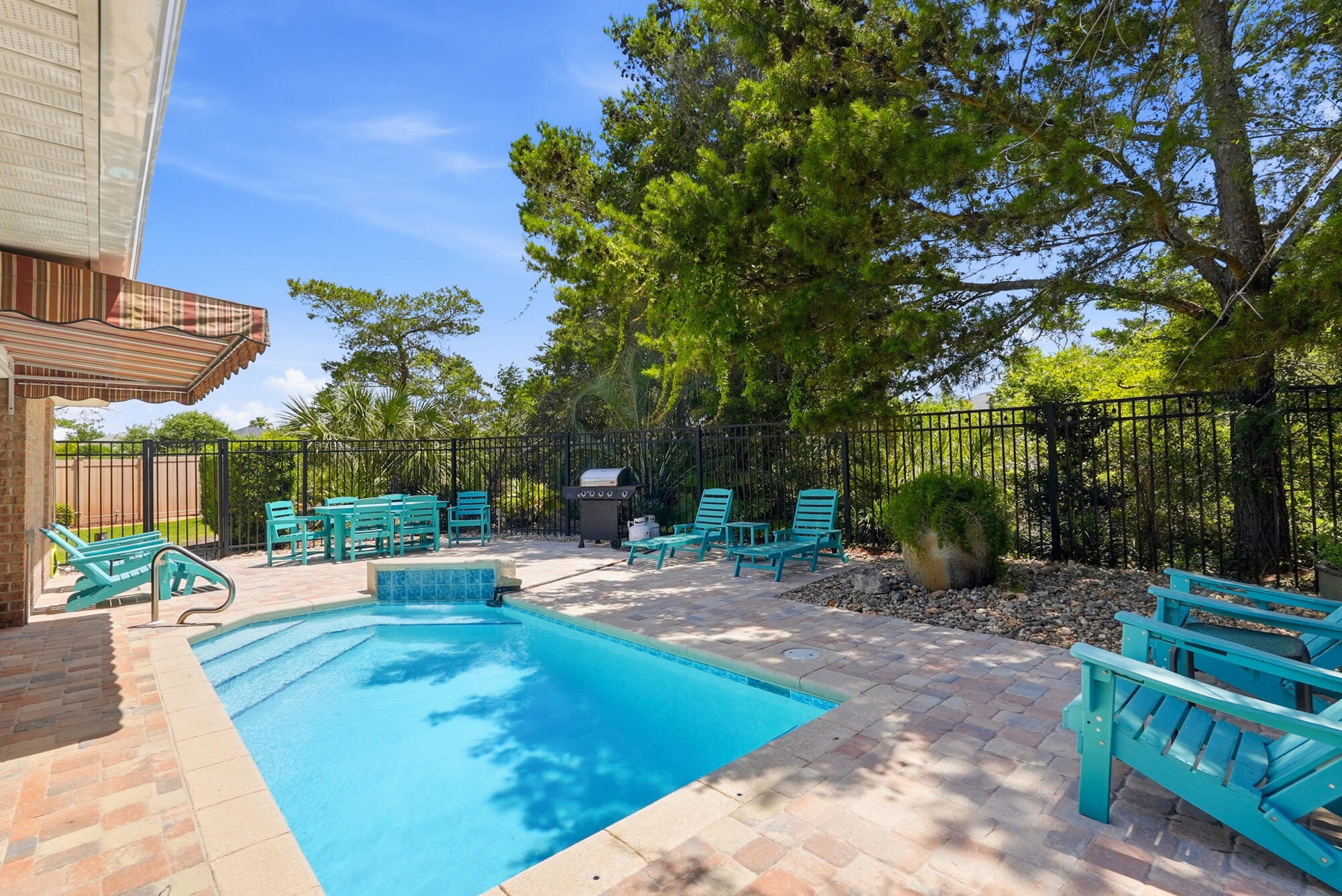 PARADISE RETREAT - Residential