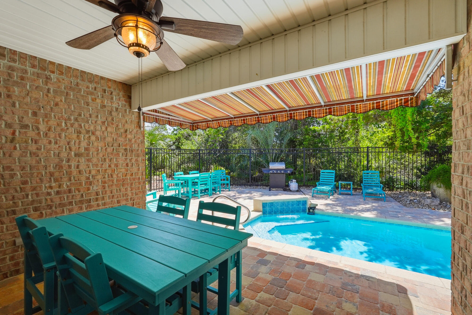 PARADISE RETREAT - Residential