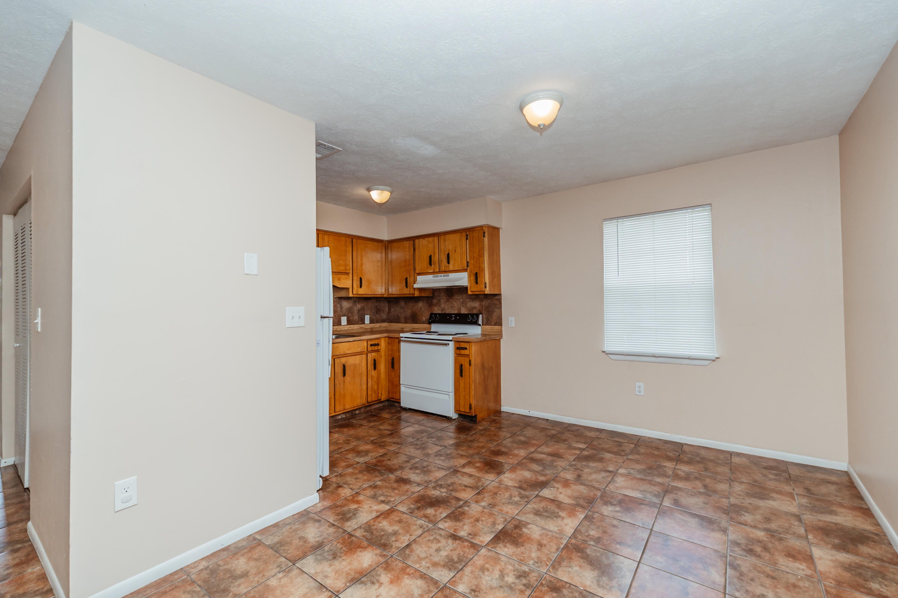 BAY BREEZE - Residential Lease