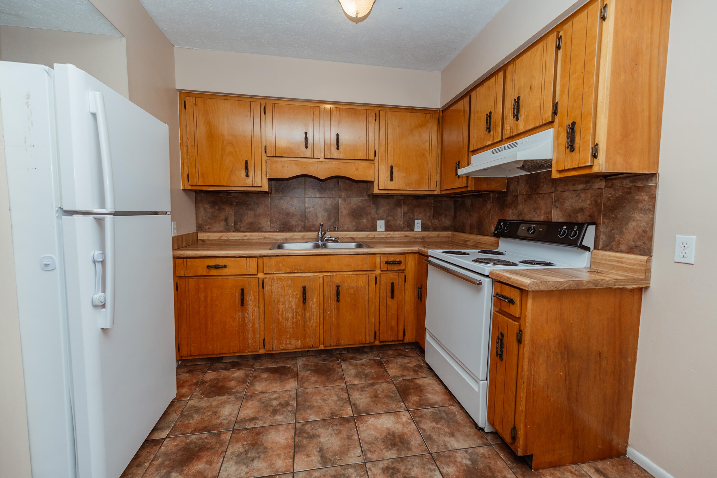 BAY BREEZE - Residential Lease