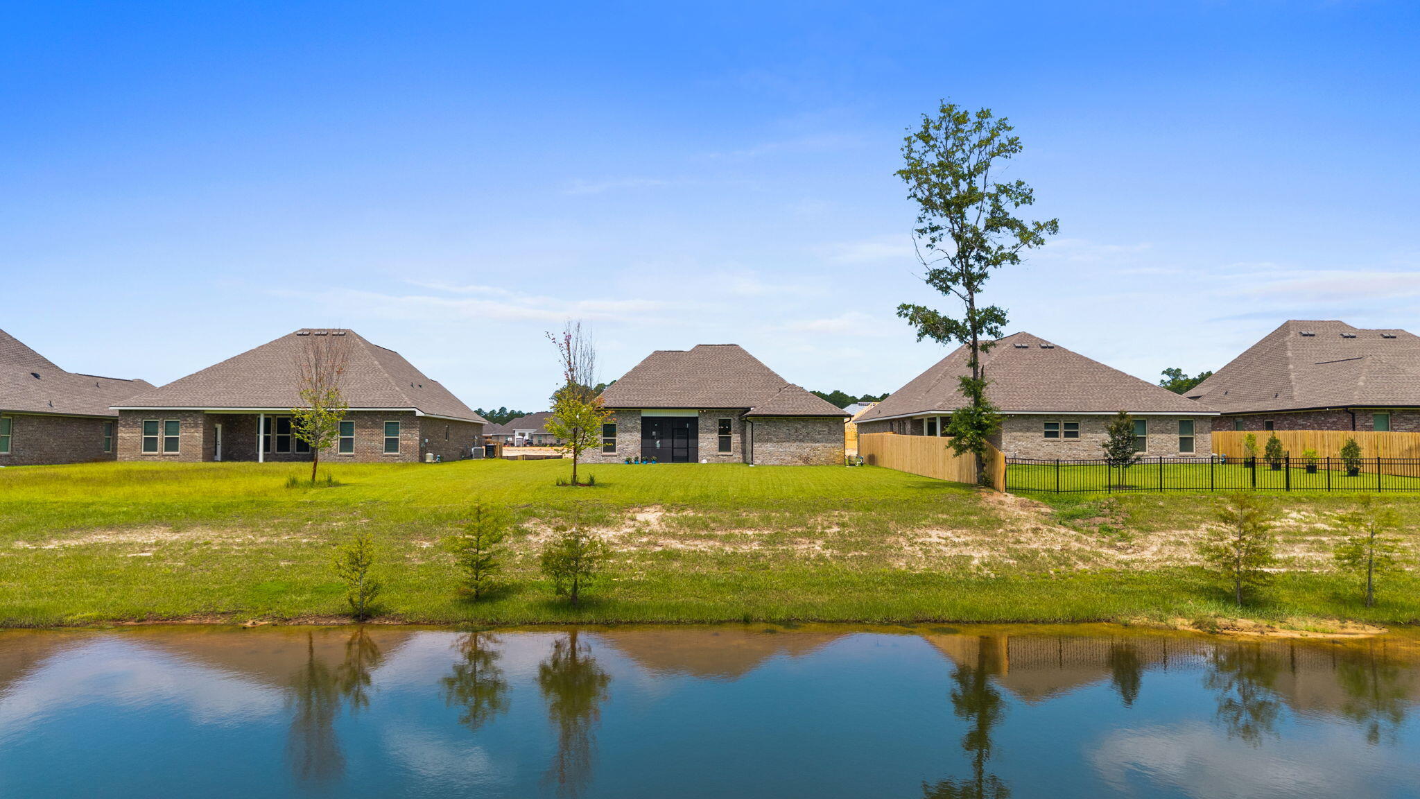 HAMMOCK BAY - BIRD SONG - Residential