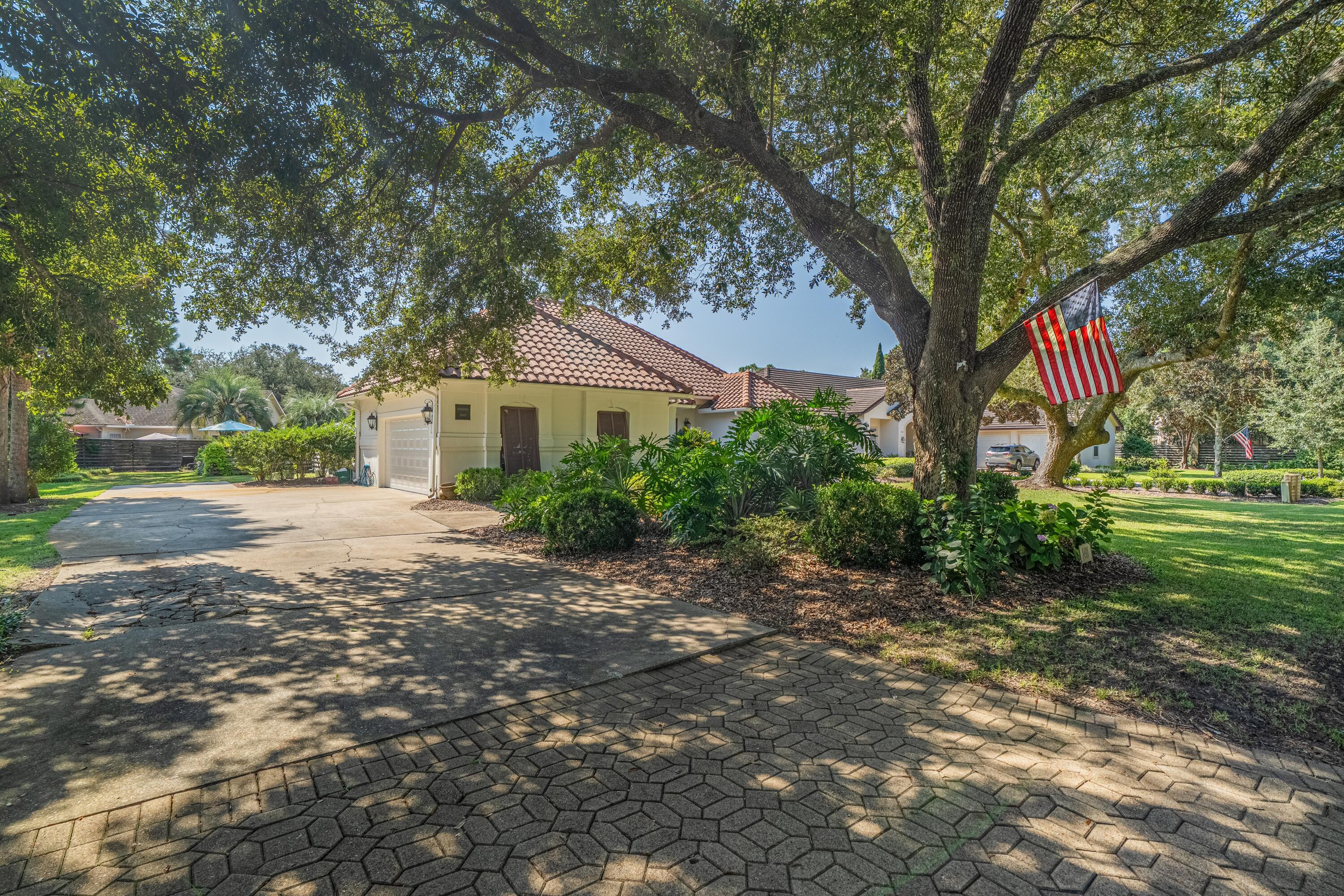 BAYTOWNE AVE EAST - Residential