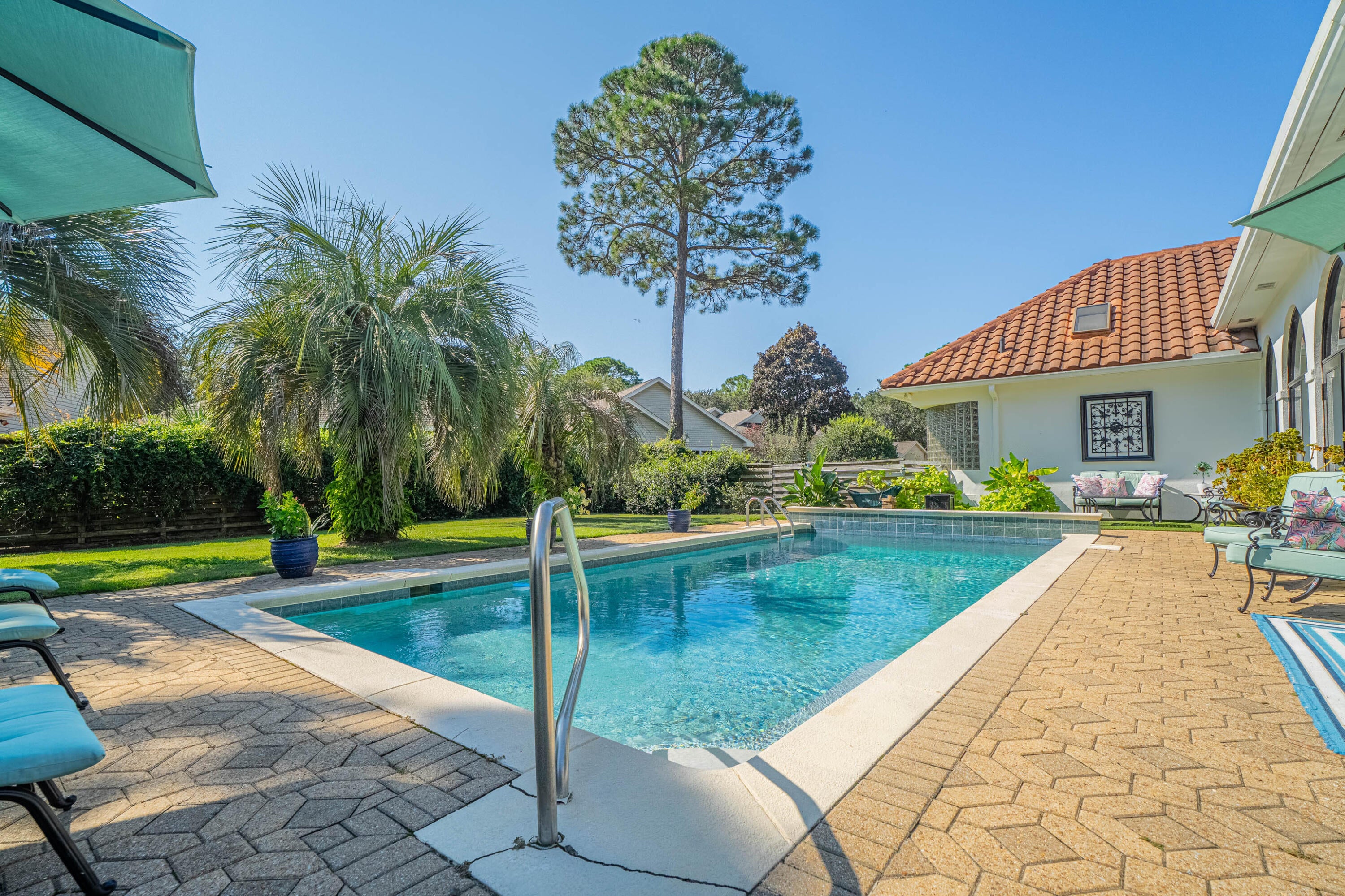 BAYTOWNE AVE EAST - Residential
