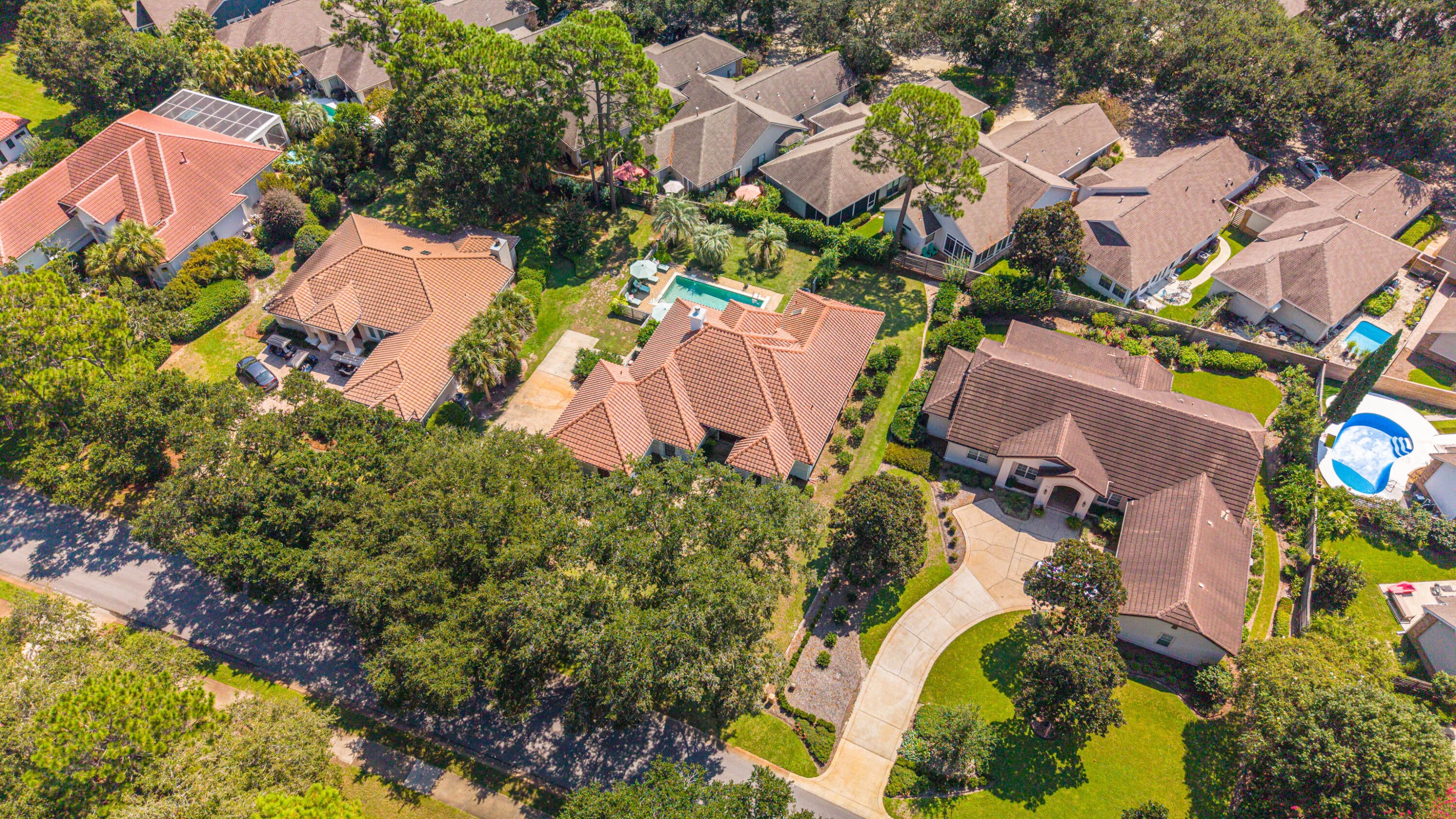 BAYTOWNE AVE EAST - Residential
