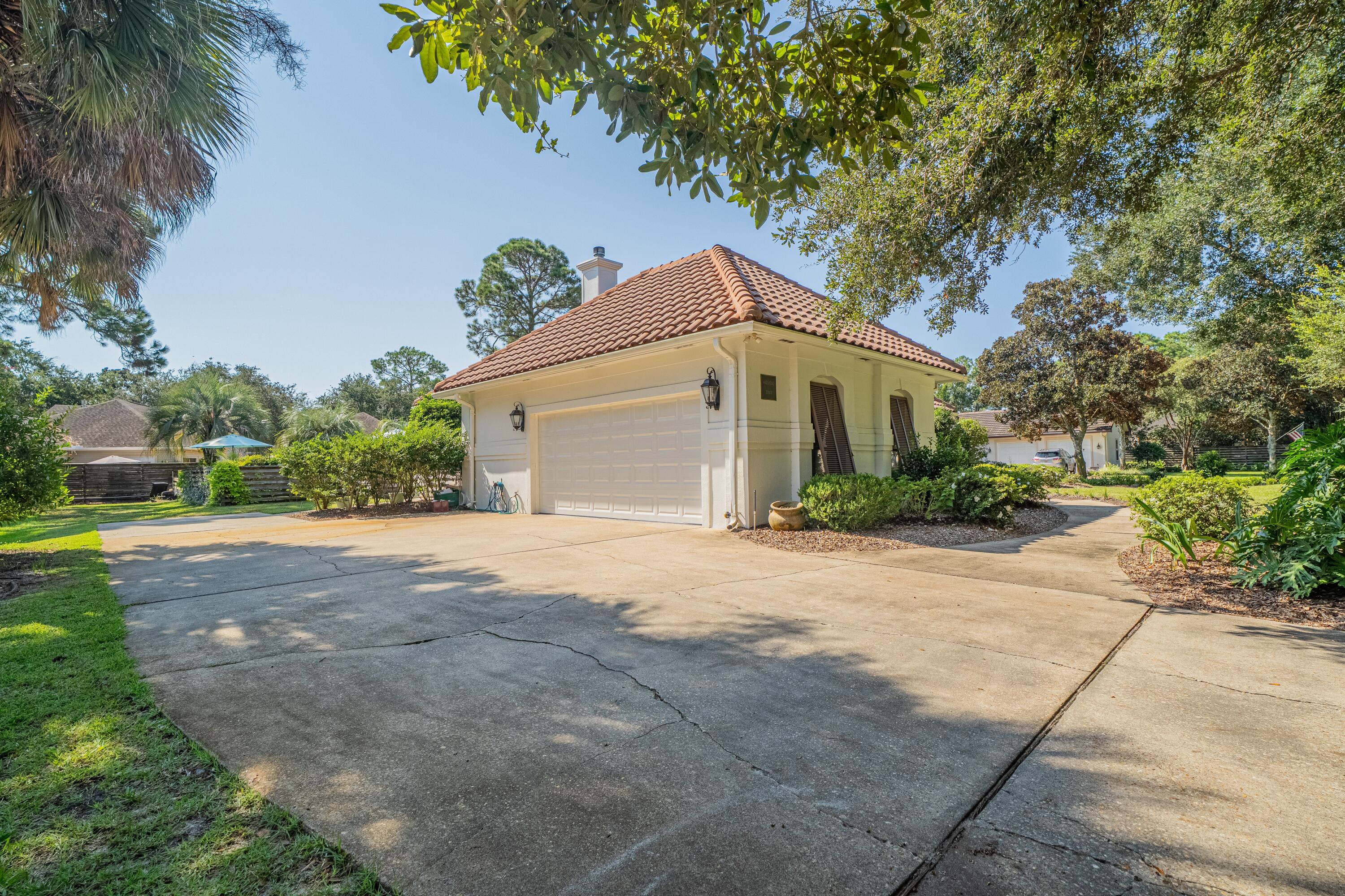BAYTOWNE AVE EAST - Residential
