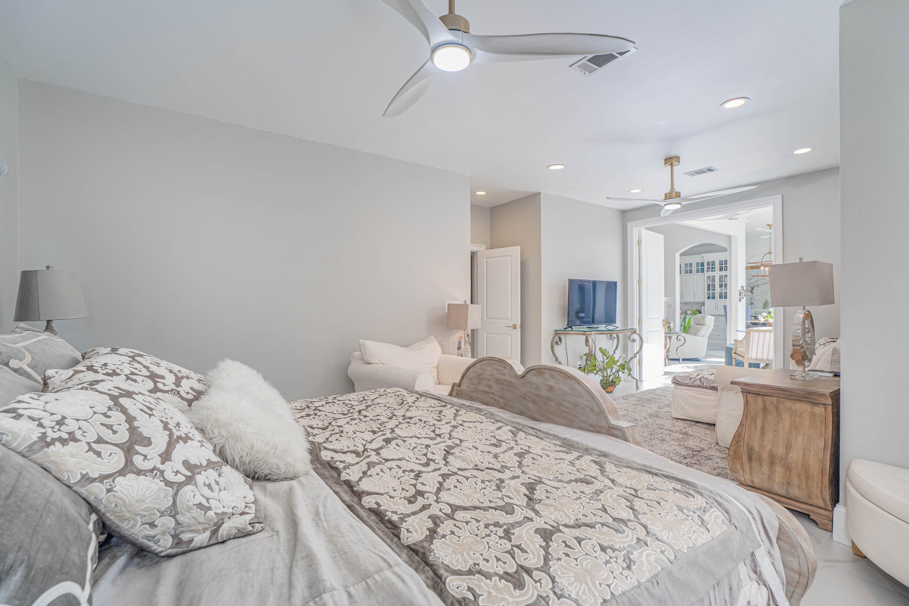 BAYTOWNE AVE EAST - Residential