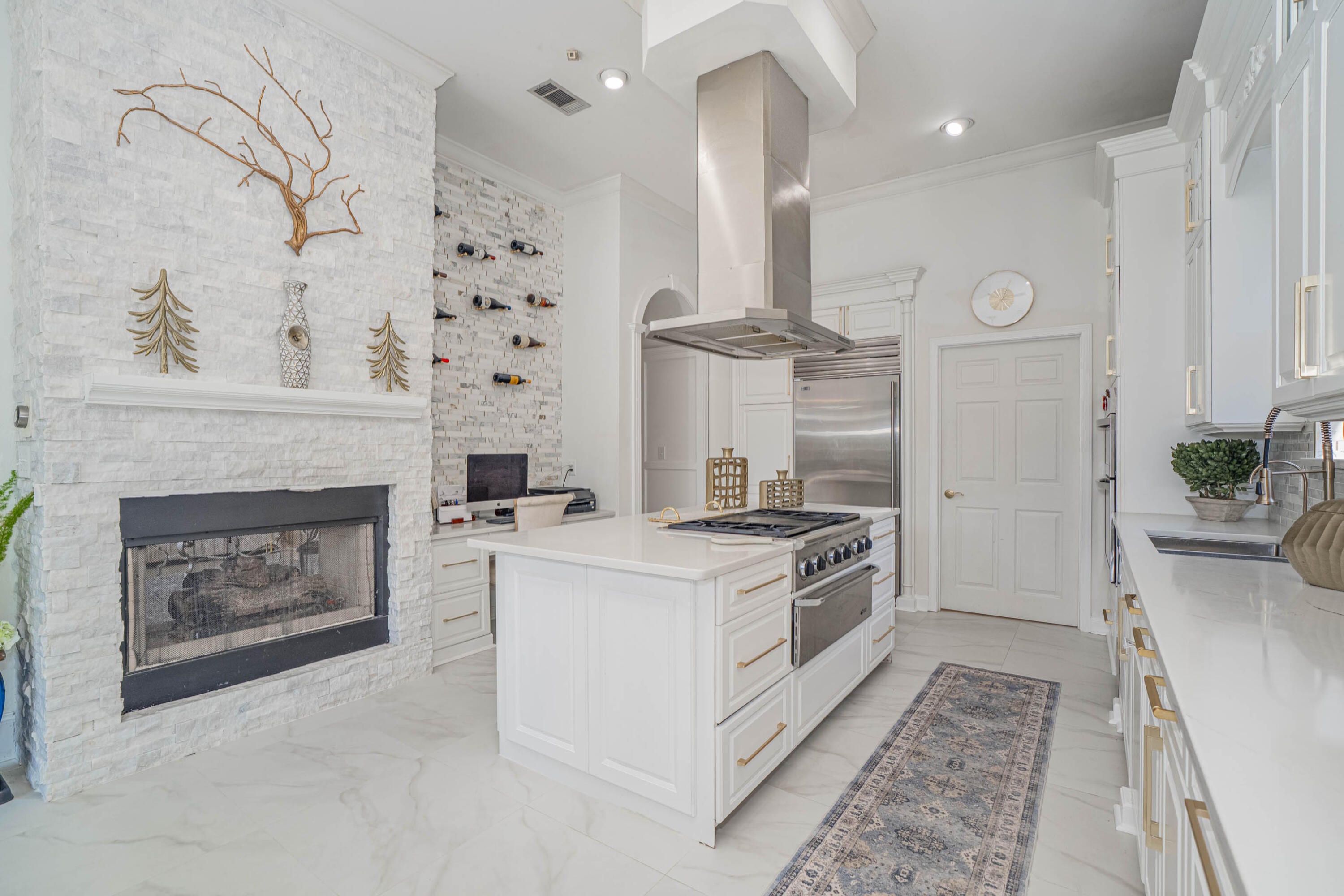 BAYTOWNE AVE EAST - Residential
